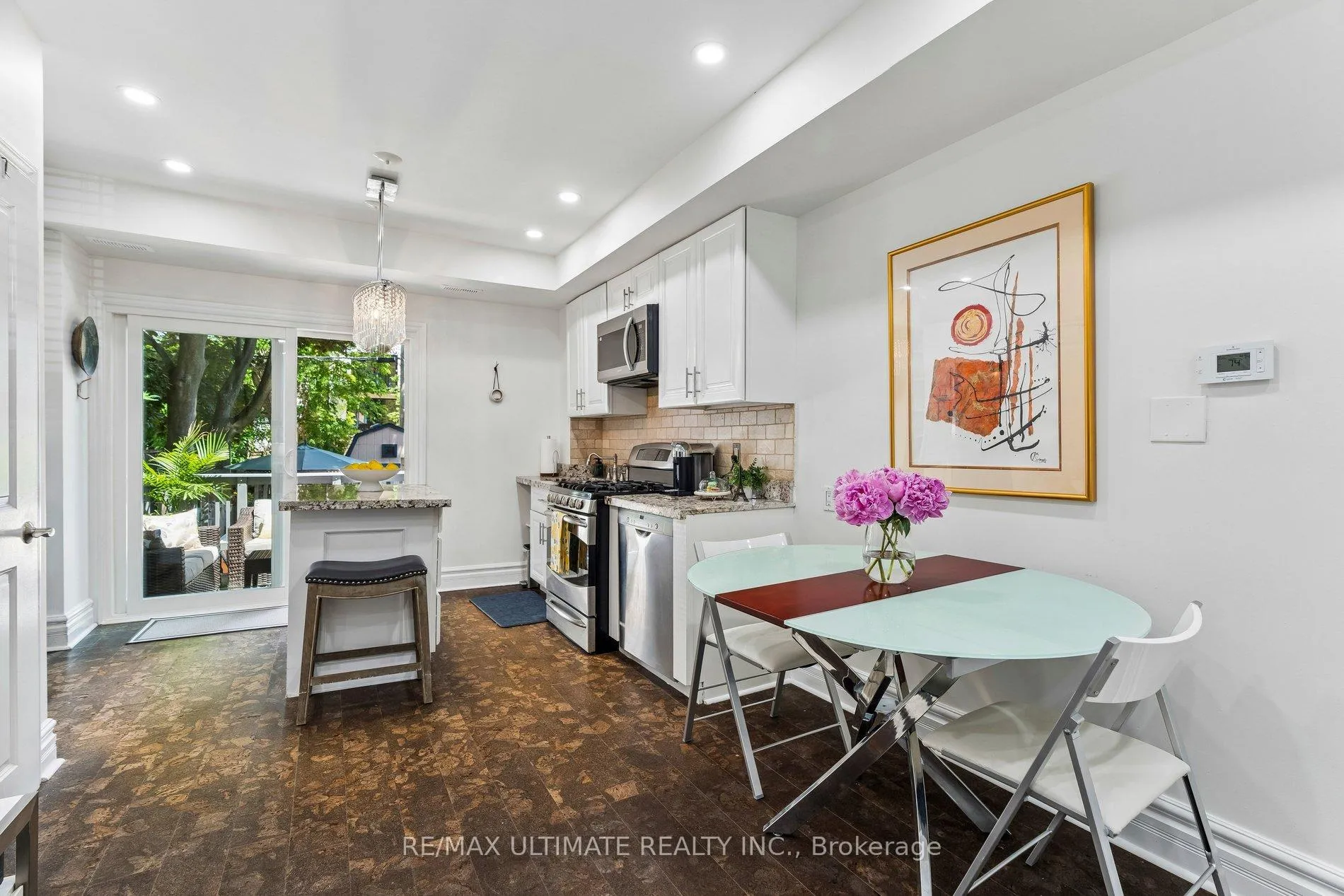 Photo 11 of 301 Kenilworth Avenue, Toronto, The Beaches — HOMEH