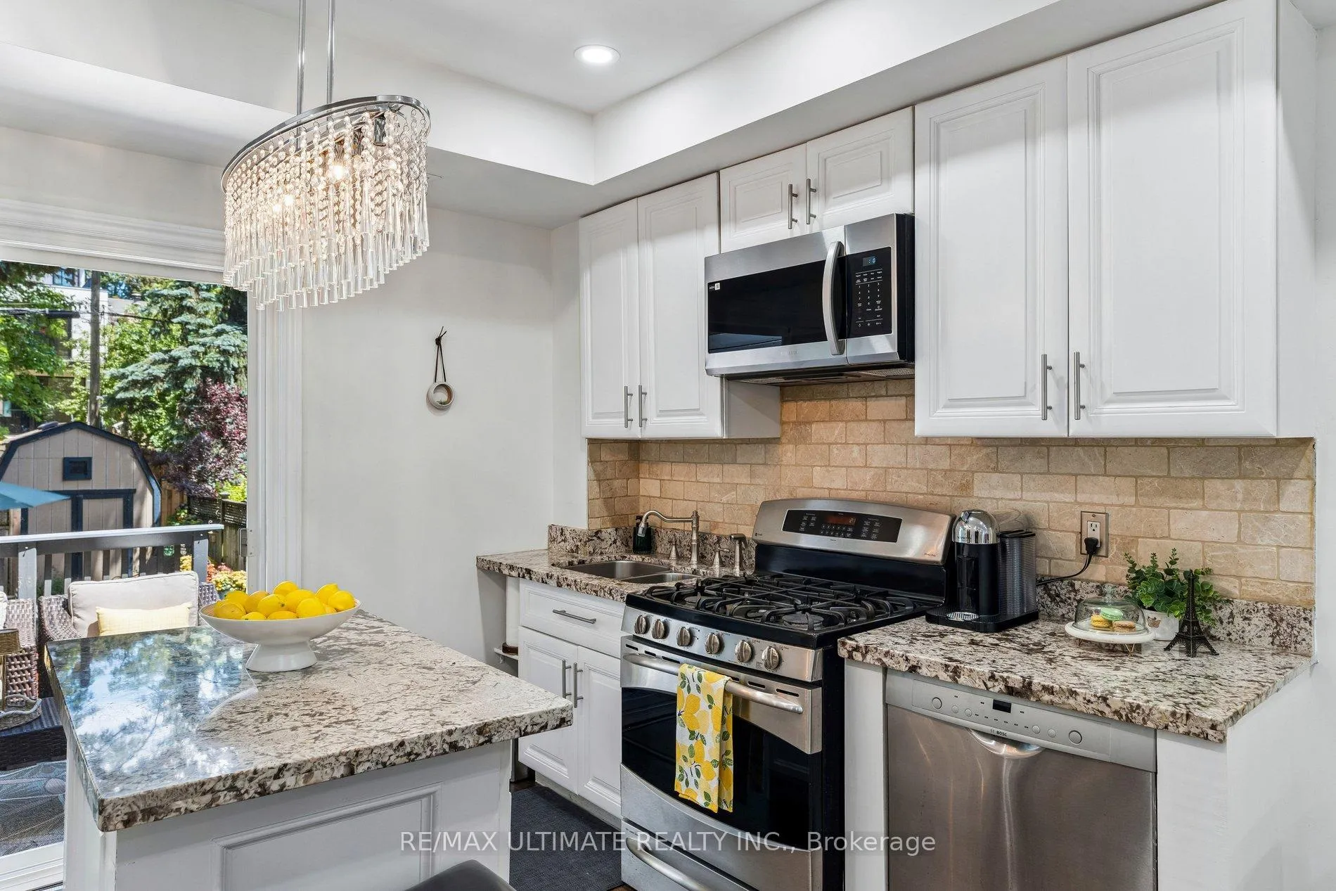 Photo 15 of 301 Kenilworth Avenue, Toronto, The Beaches — HOMEH