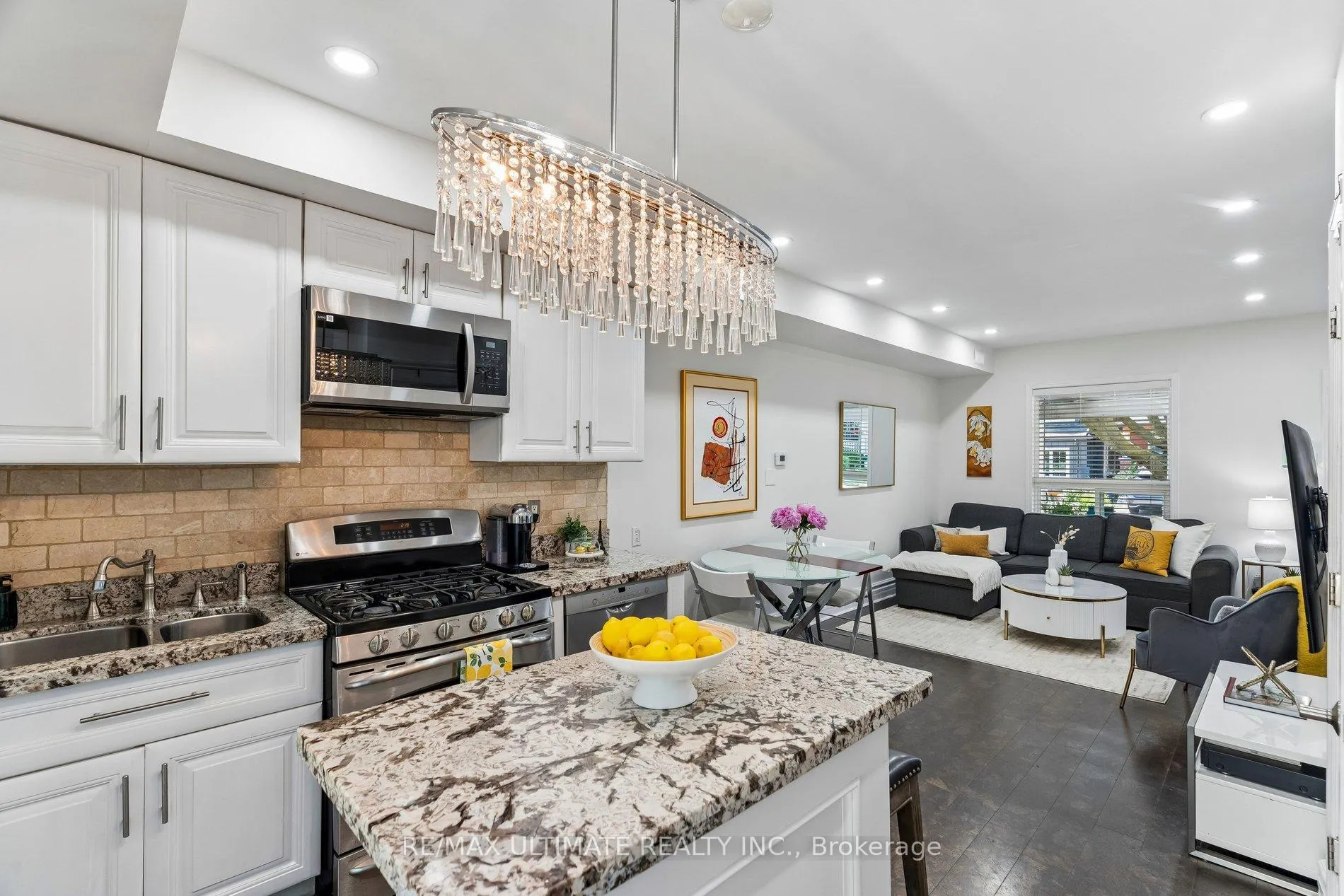 Photo 16 of 301 Kenilworth Avenue, Toronto, The Beaches — HOMEH