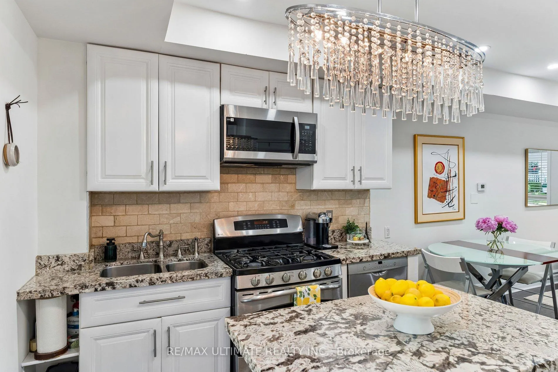 Photo 17 of 301 Kenilworth Avenue, Toronto, The Beaches — HOMEH