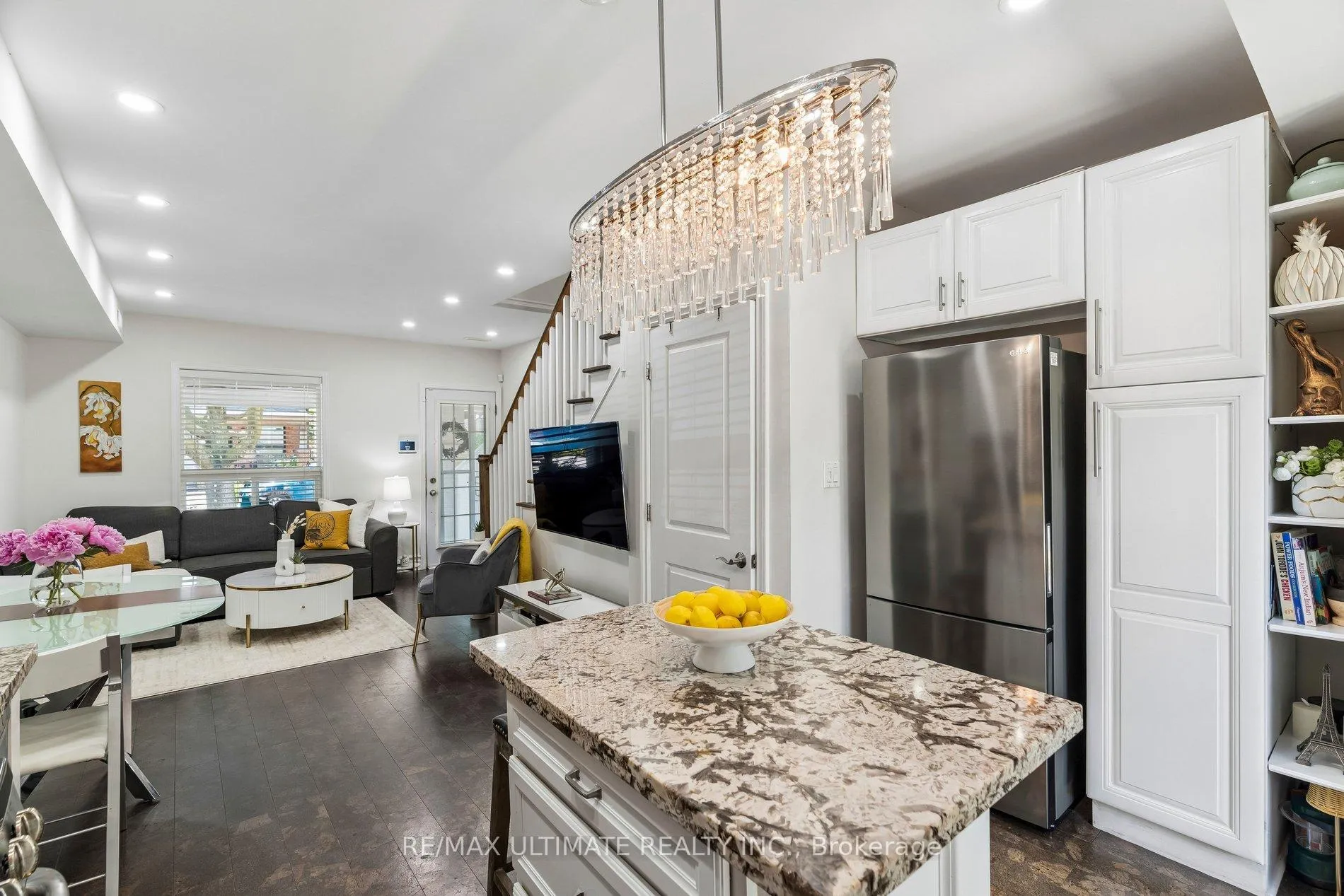 Photo 18 of 301 Kenilworth Avenue, Toronto, The Beaches — HOMEH