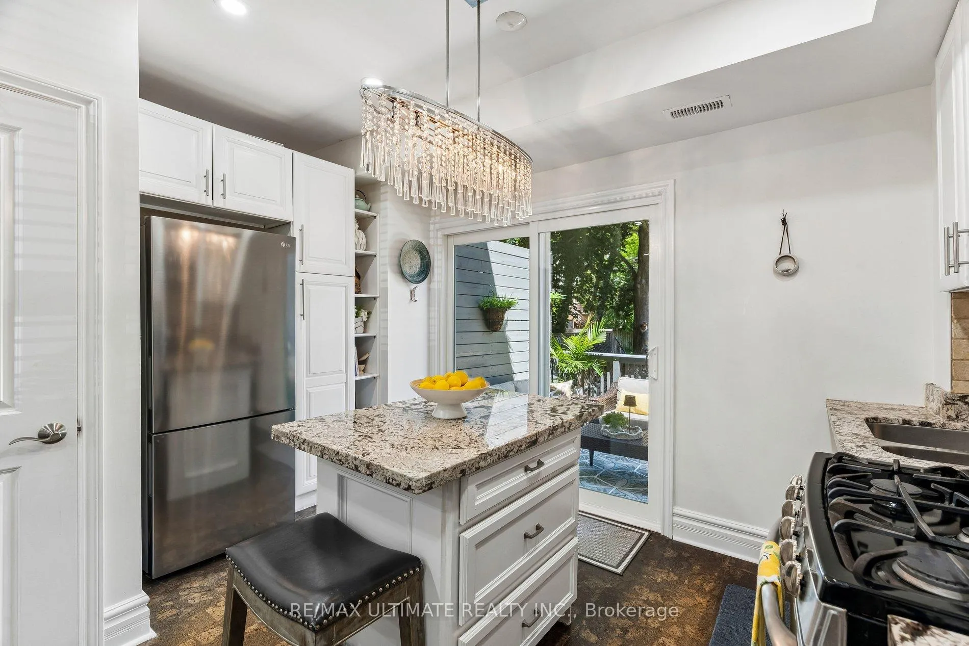 Photo 19 of 301 Kenilworth Avenue, Toronto, The Beaches — HOMEH