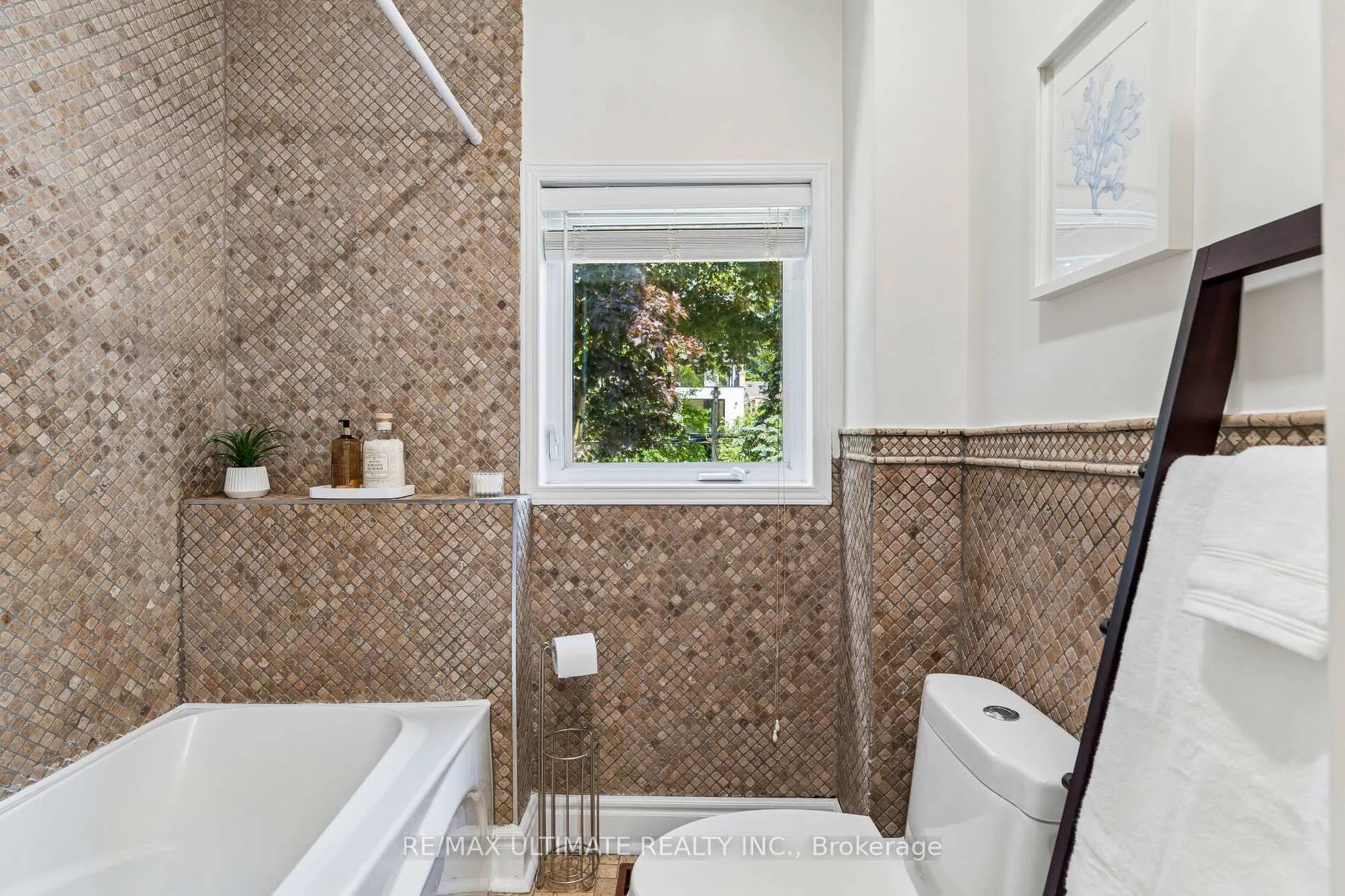Photo 23 of 301 Kenilworth Avenue, Toronto, The Beaches — HOMEH