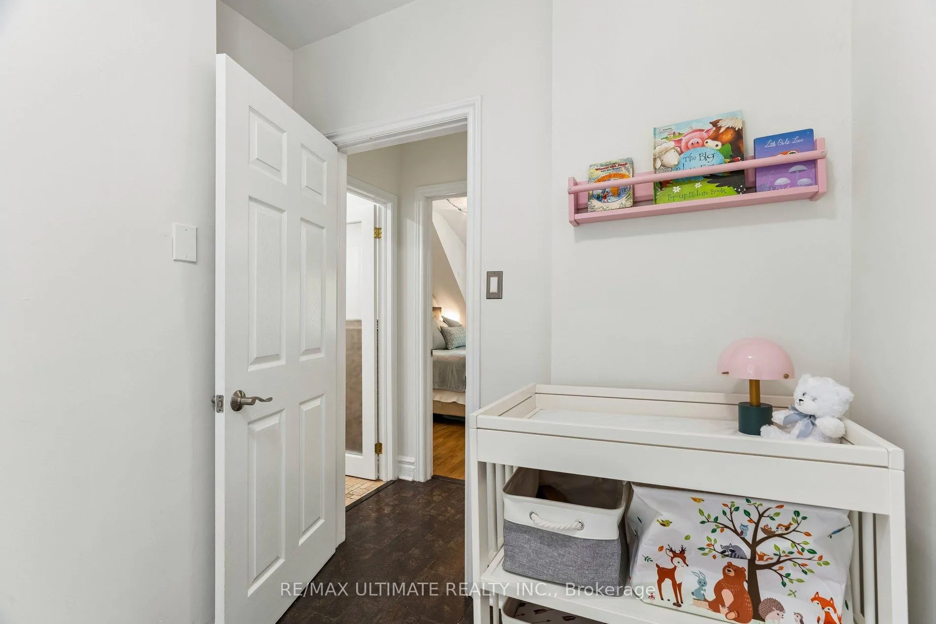 Photo 25 of 301 Kenilworth Avenue, Toronto, The Beaches — HOMEH