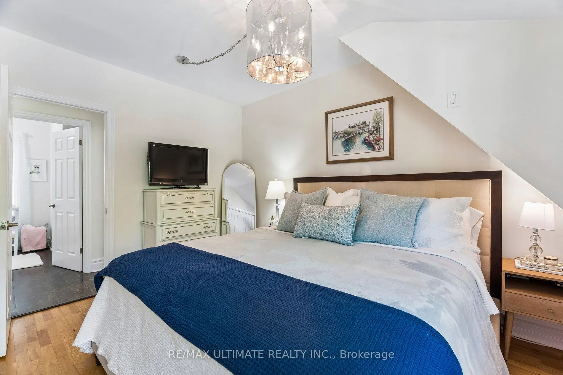 Photo 27 of 301 Kenilworth Avenue, Toronto, The Beaches — HOMEH