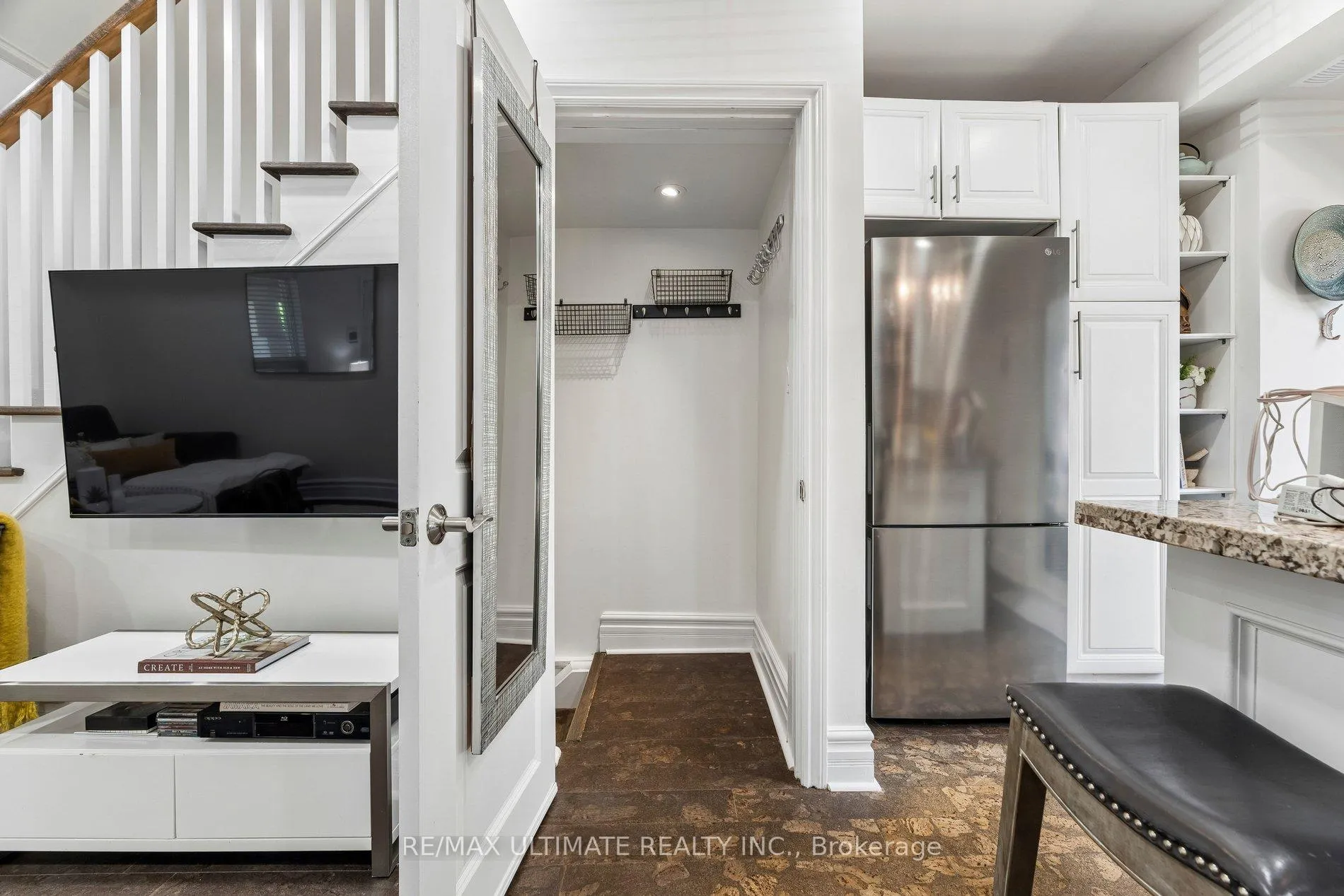 Photo 29 of 301 Kenilworth Avenue, Toronto, The Beaches — HOMEH