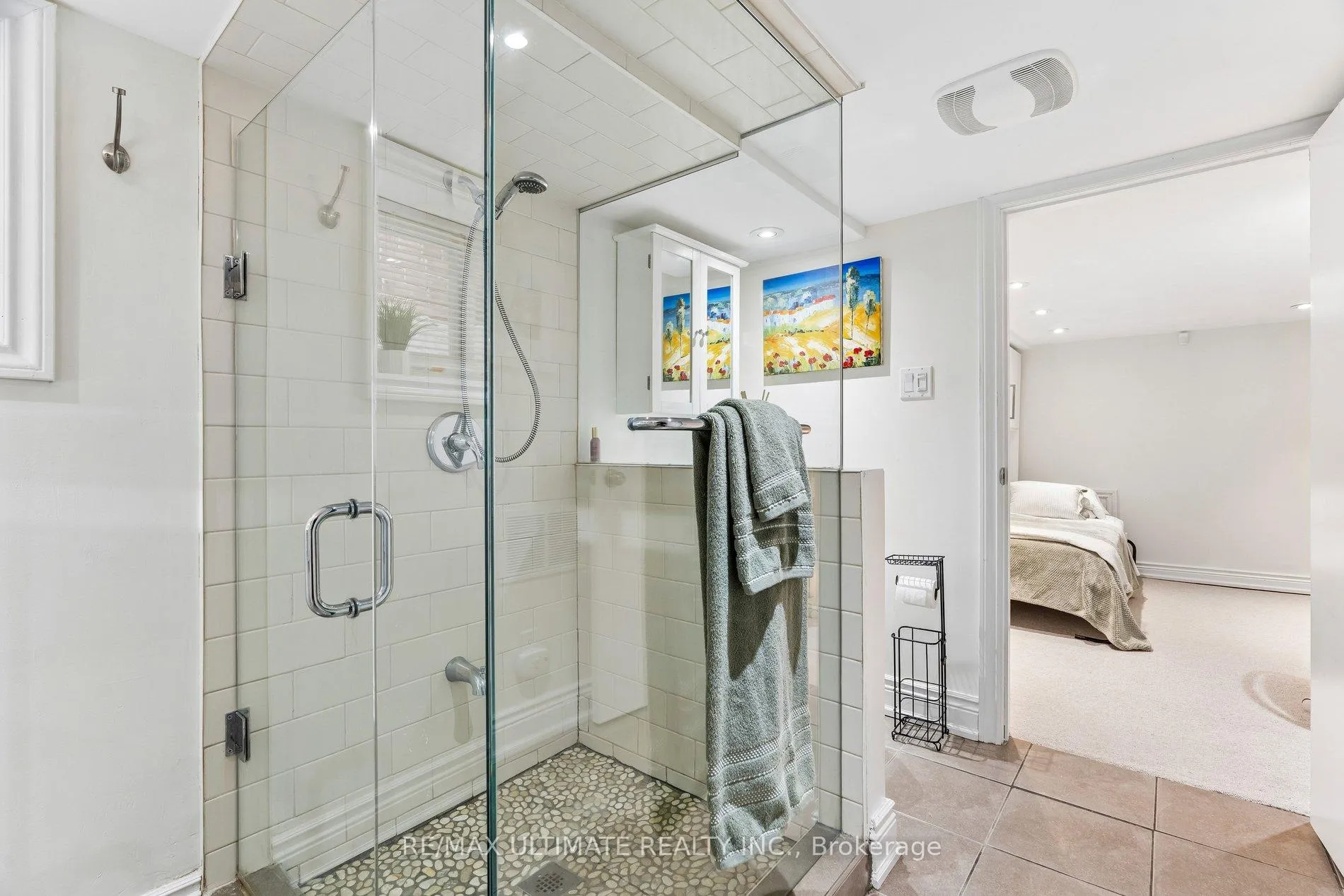 Photo 35 of 301 Kenilworth Avenue, Toronto, The Beaches — HOMEH