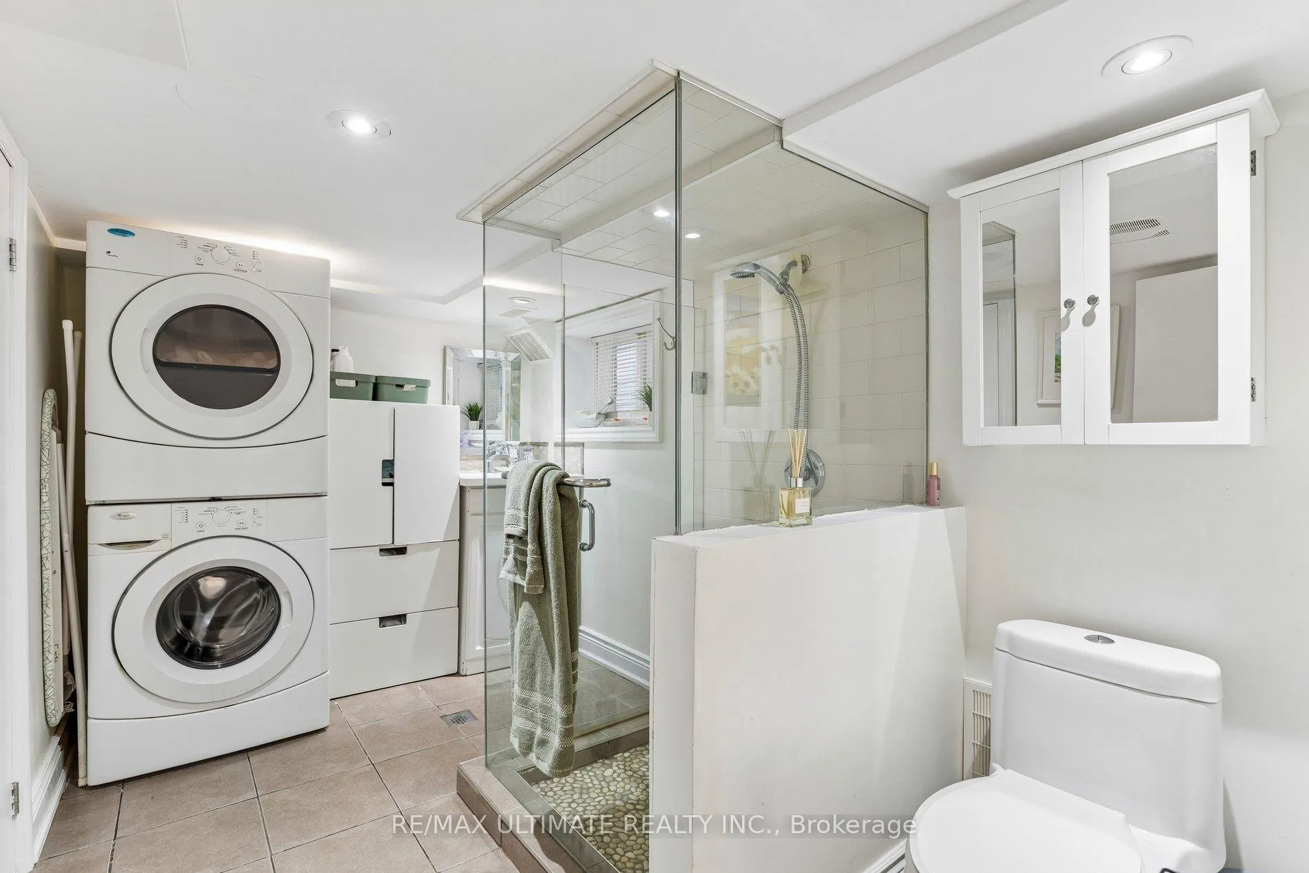 Photo 37 of 301 Kenilworth Avenue, Toronto, The Beaches — HOMEH