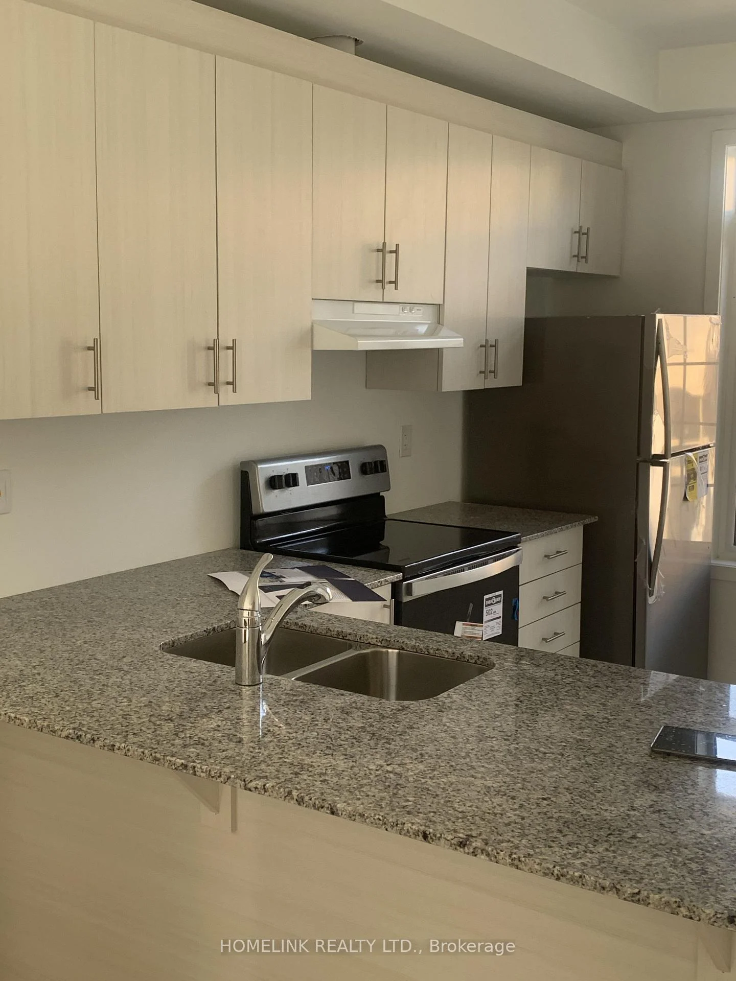 Photo 3 of 51 Selfridge Way, Whitby, Downtown Whitby — HOMEH