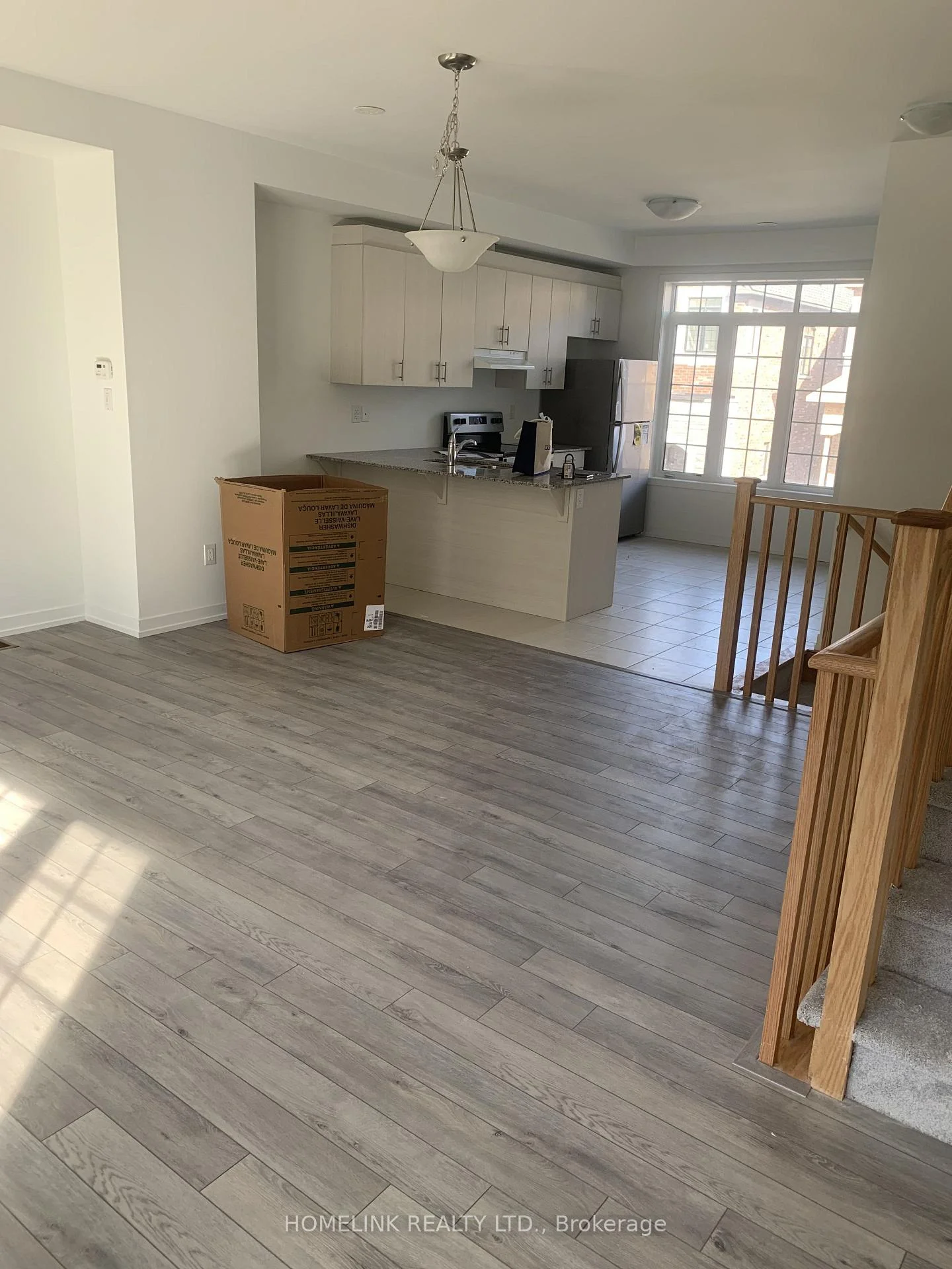 Photo 4 of 51 Selfridge Way, Whitby, Downtown Whitby — HOMEH
