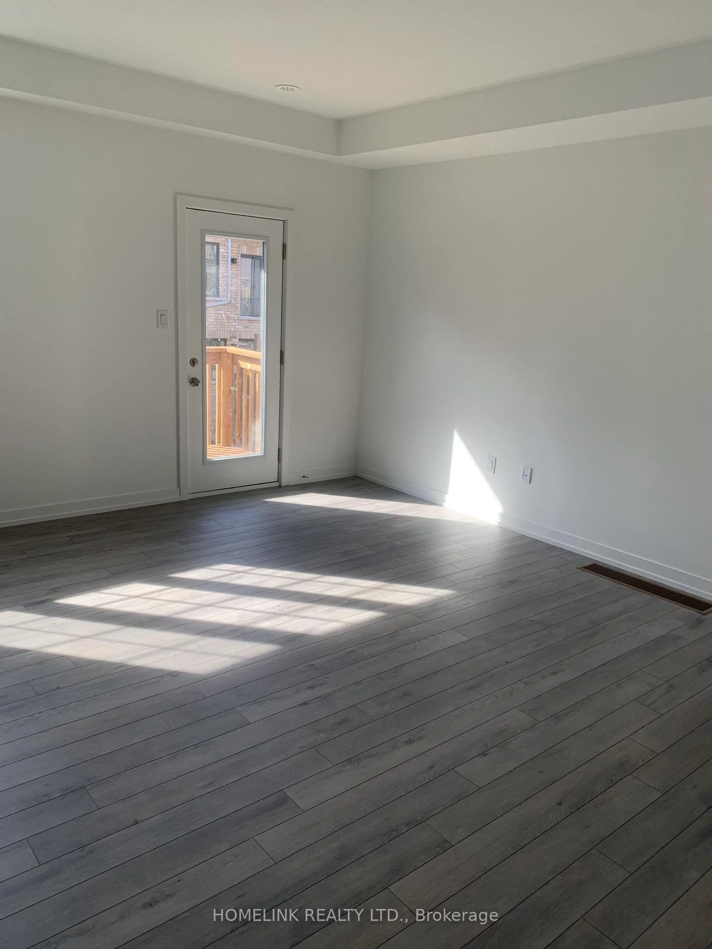 Photo 5 of 51 Selfridge Way, Whitby, Downtown Whitby — HOMEH