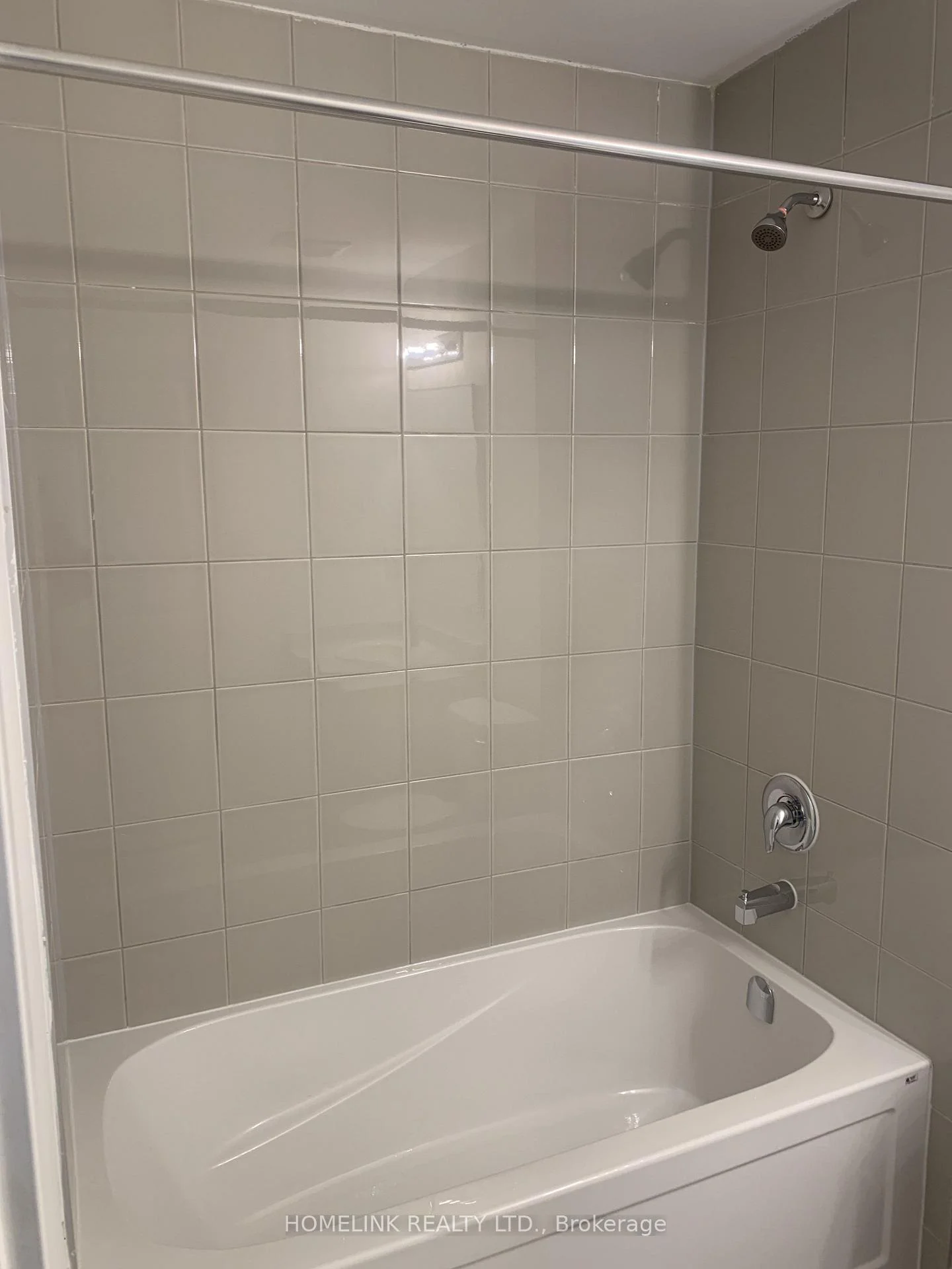 Photo 9 of 51 Selfridge Way, Whitby, Downtown Whitby — HOMEH