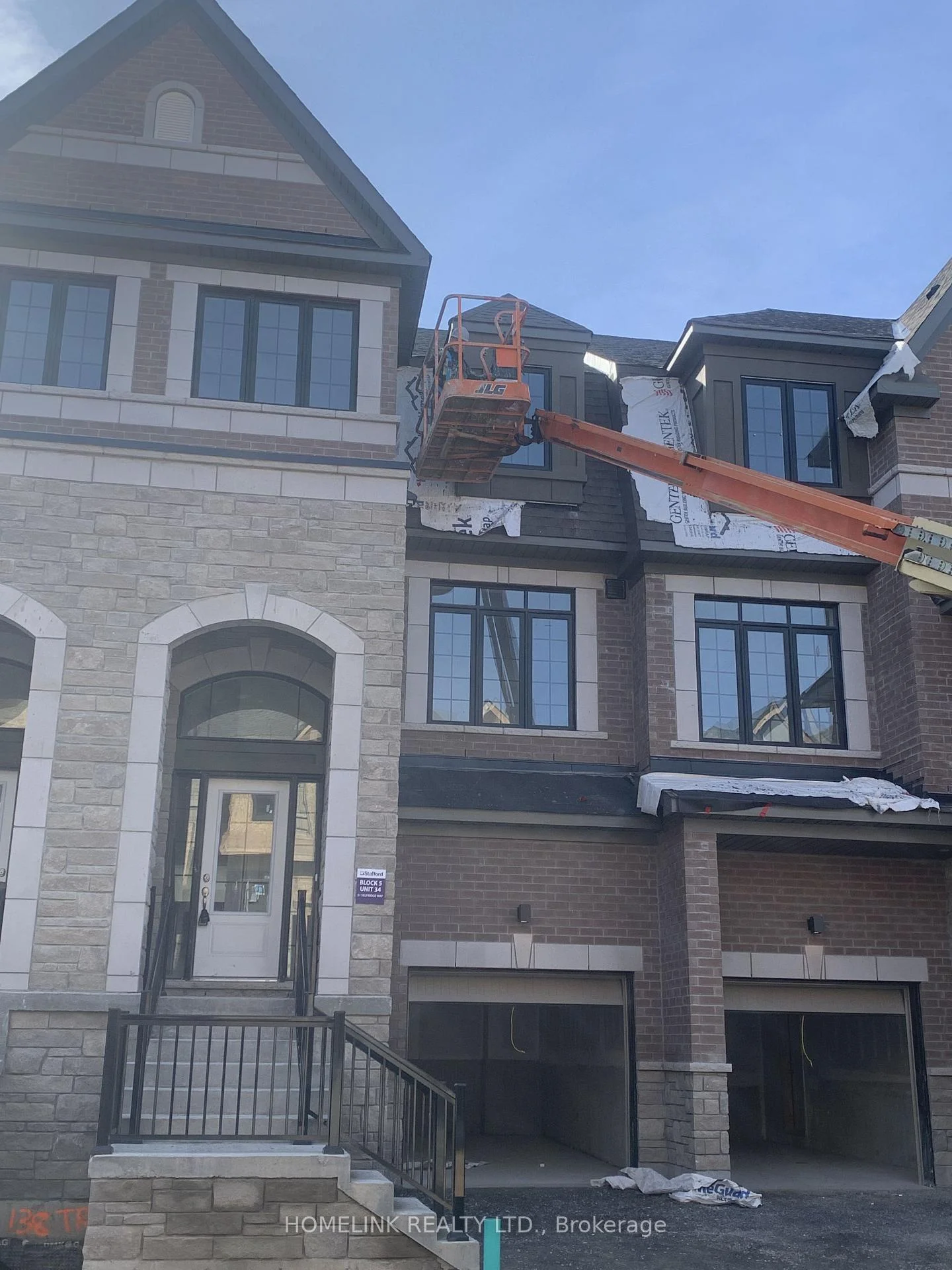 Photo 13 of 51 Selfridge Way, Whitby, Downtown Whitby — HOMEH