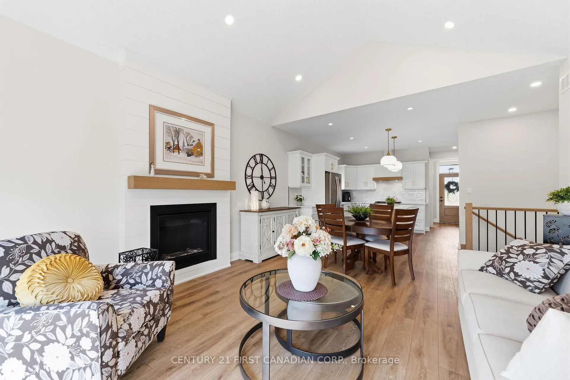 Photo 15 of 4 Postma Crescent, North Middlesex, Ailsa Craig — HOMEH