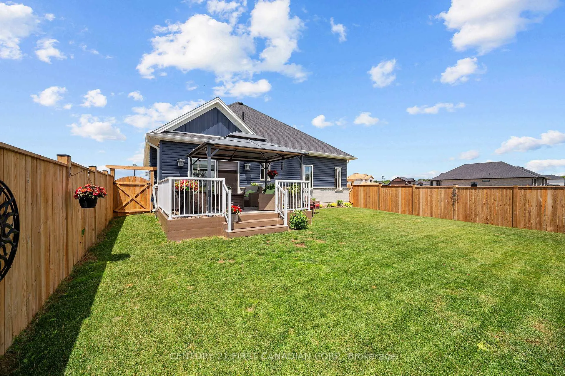 Photo 32 of 4 Postma Crescent, North Middlesex, Ailsa Craig — HOMEH