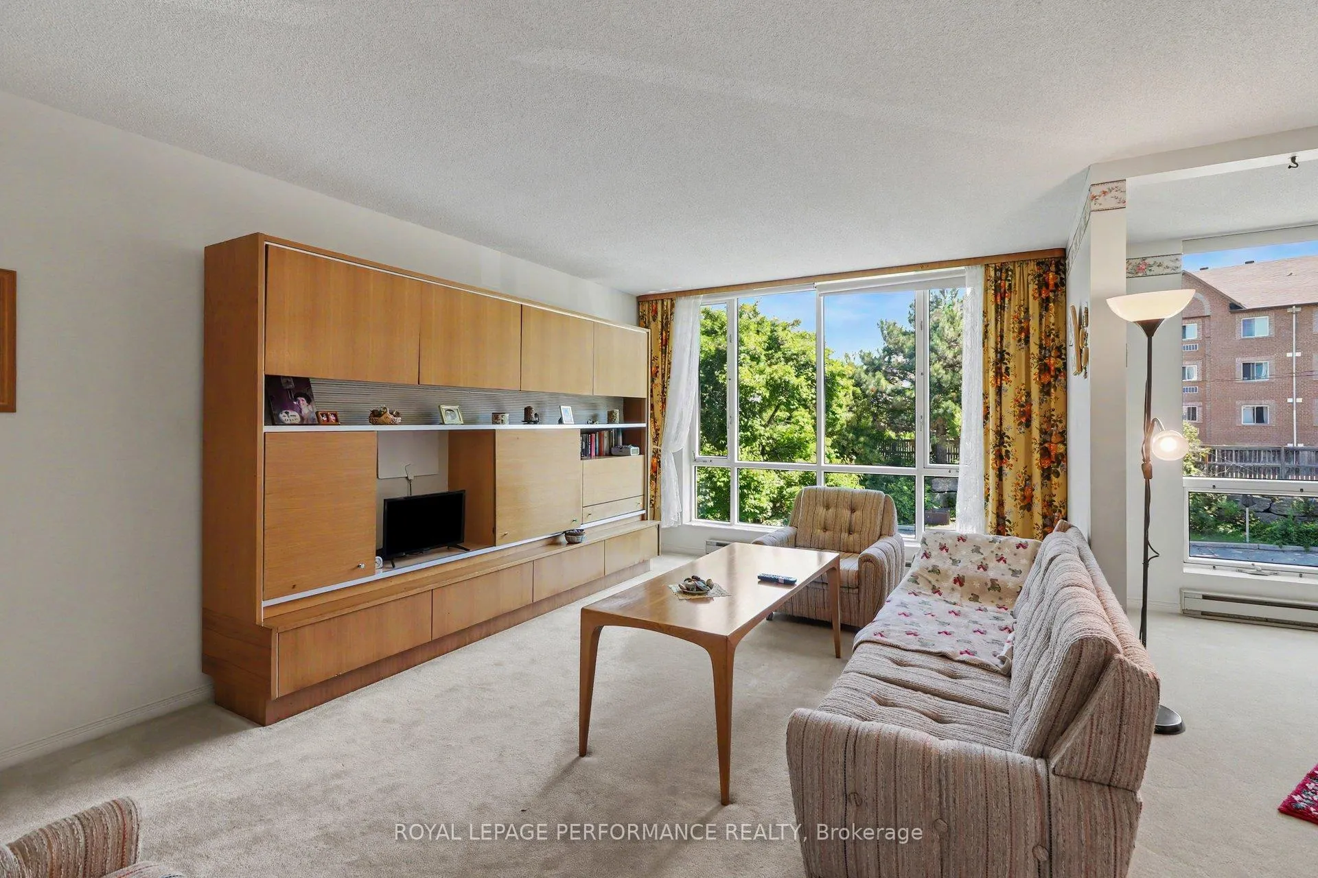 Photo 4 of Unit 304, 340 Centrum Boulevard, Ottawa, Bilberry Creek/Queenswood Heights — HOMEH