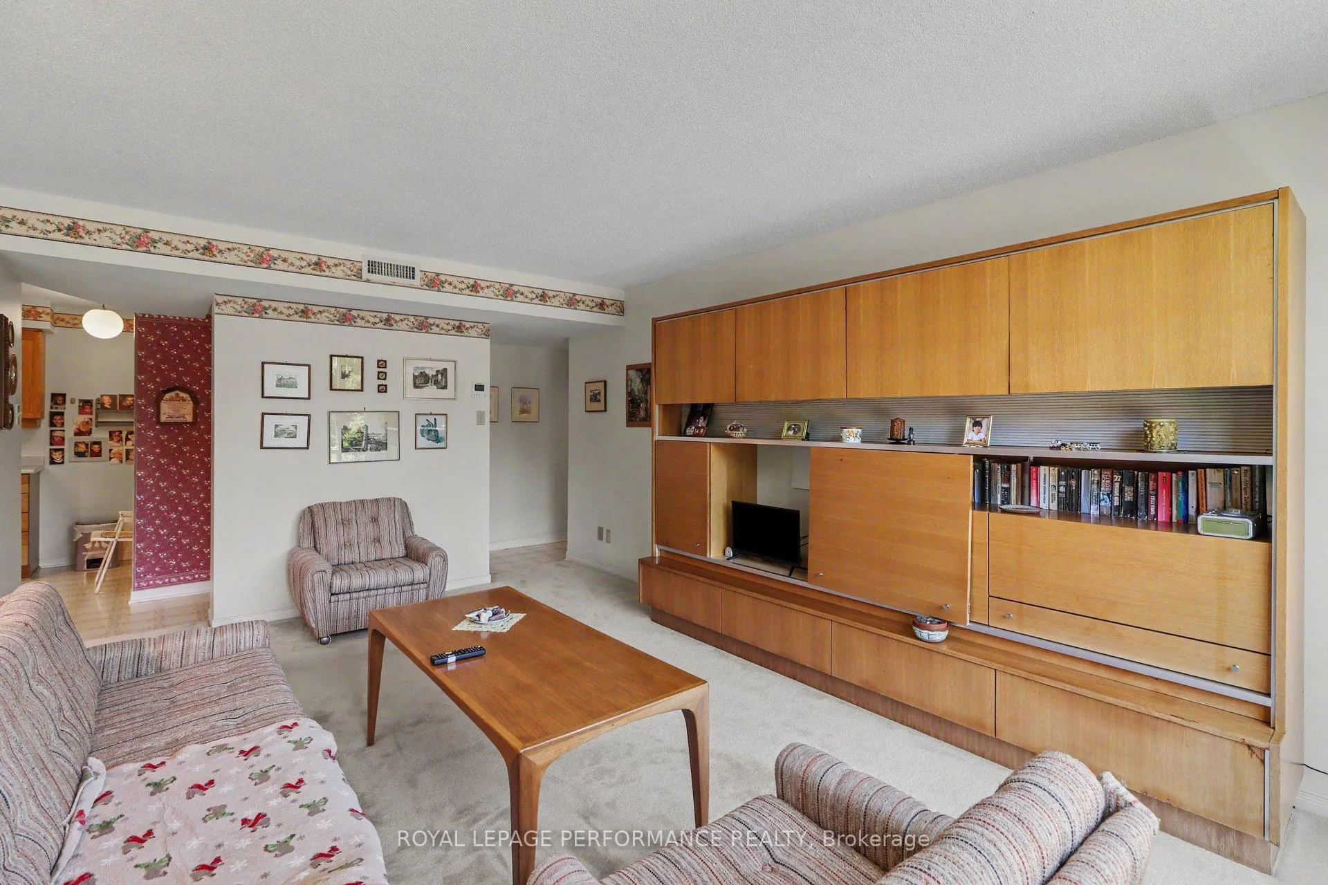 Photo 6 of Unit 304, 340 Centrum Boulevard, Ottawa, Bilberry Creek/Queenswood Heights — HOMEH