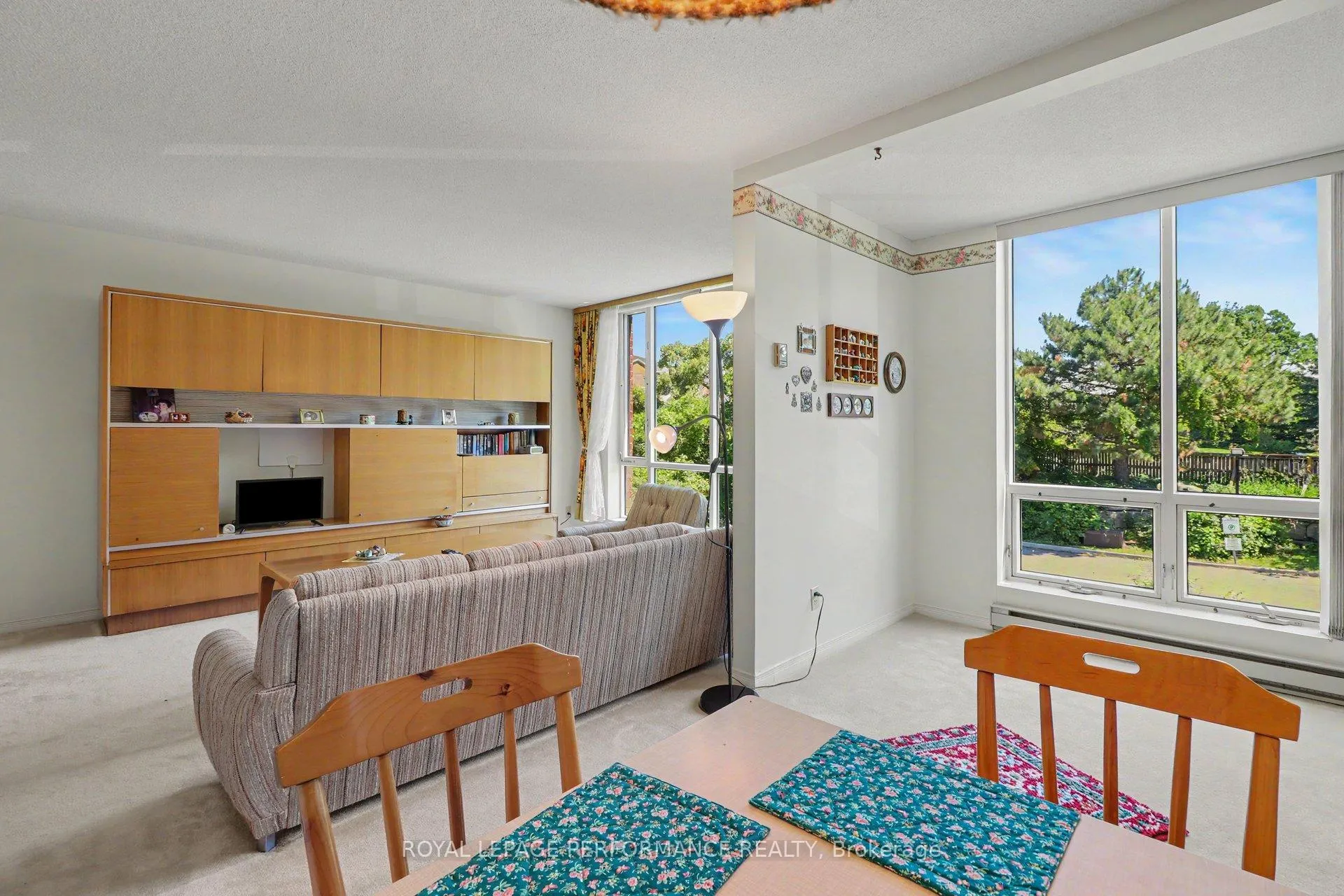 Photo 7 of Unit 304, 340 Centrum Boulevard, Ottawa, Bilberry Creek/Queenswood Heights — HOMEH