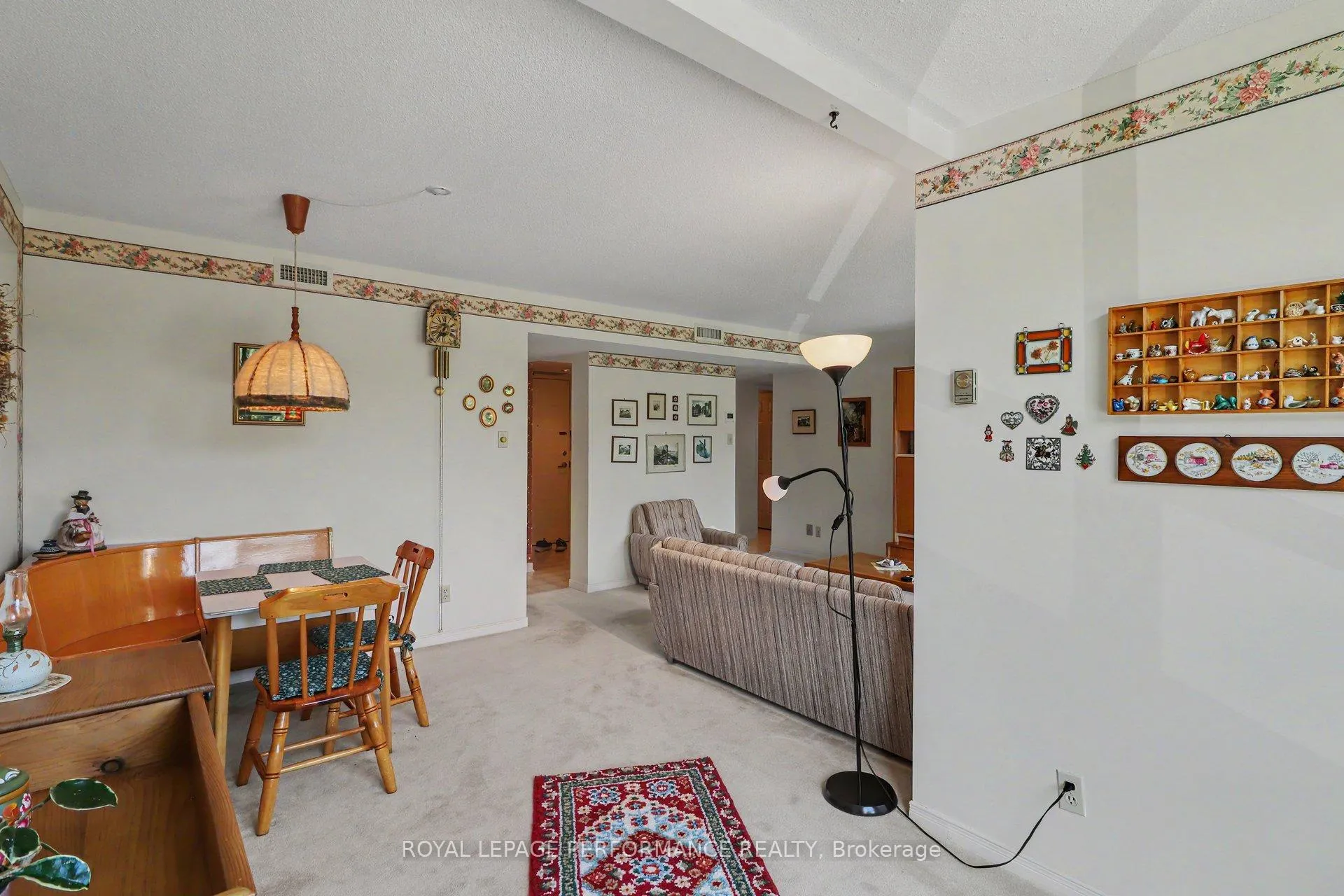 Photo 8 of Unit 304, 340 Centrum Boulevard, Ottawa, Bilberry Creek/Queenswood Heights — HOMEH