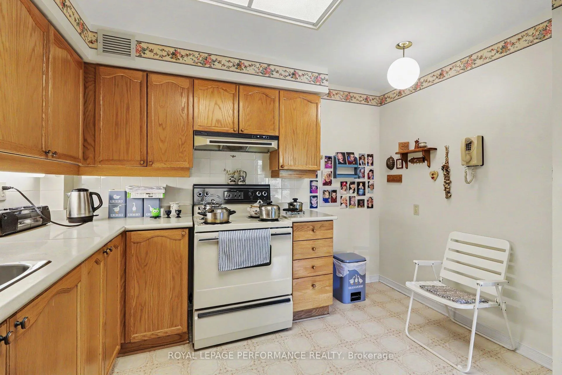 Photo 11 of Unit 304, 340 Centrum Boulevard, Ottawa, Bilberry Creek/Queenswood Heights — HOMEH