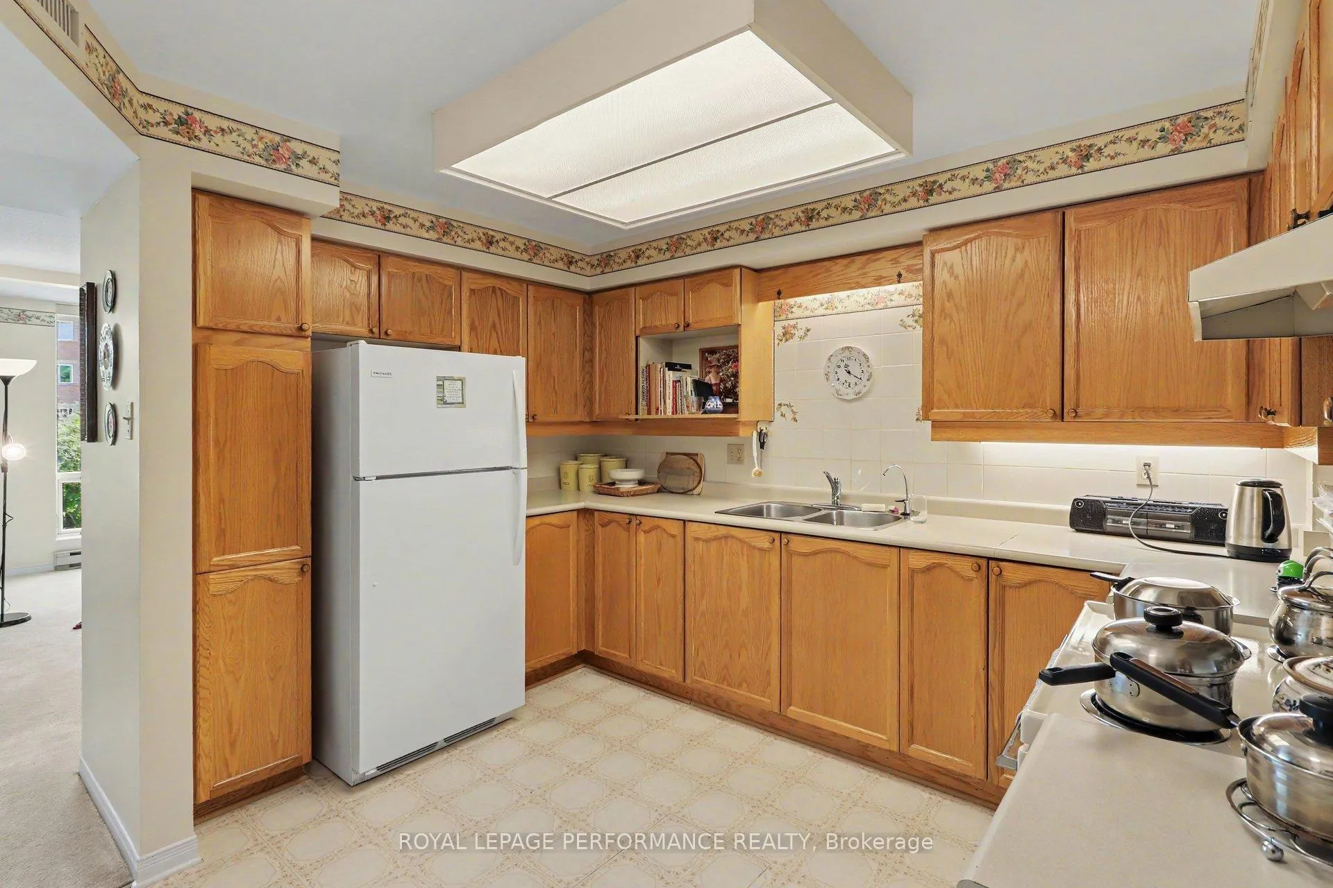 Photo 12 of Unit 304, 340 Centrum Boulevard, Ottawa, Bilberry Creek/Queenswood Heights — HOMEH