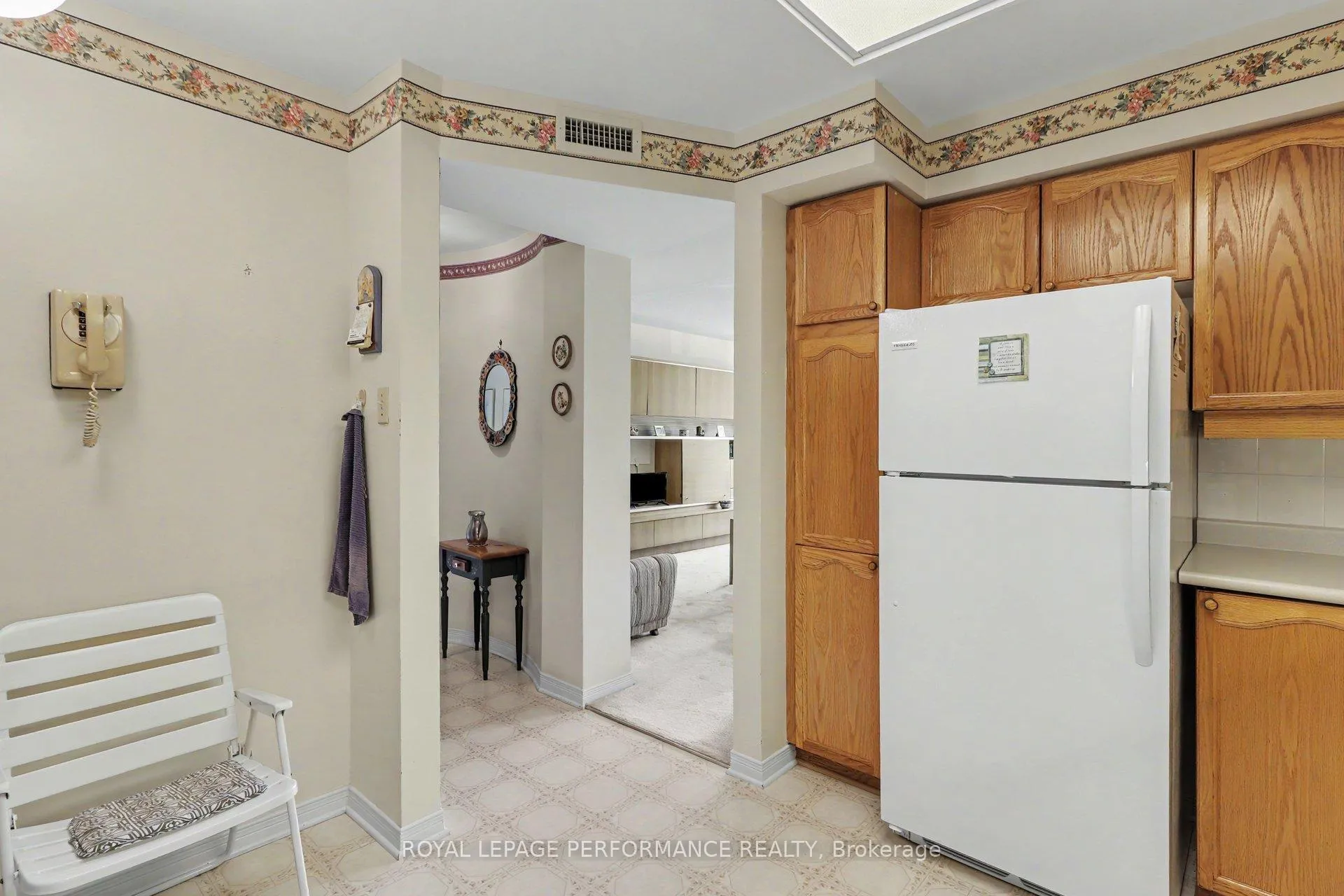 Photo 13 of Unit 304, 340 Centrum Boulevard, Ottawa, Bilberry Creek/Queenswood Heights — HOMEH