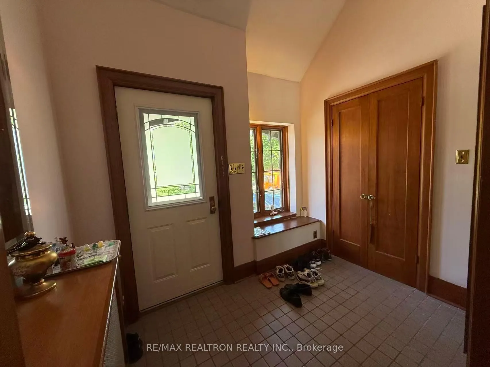 Photo 2 of 39 Austin Terrace, Toronto, Casa Loma — HOMEH