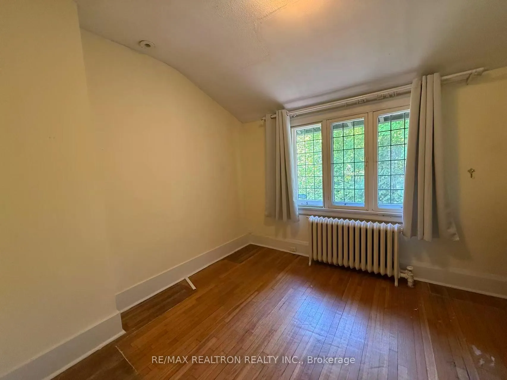 Photo 14 of 39 Austin Terrace, Toronto, Casa Loma — HOMEH