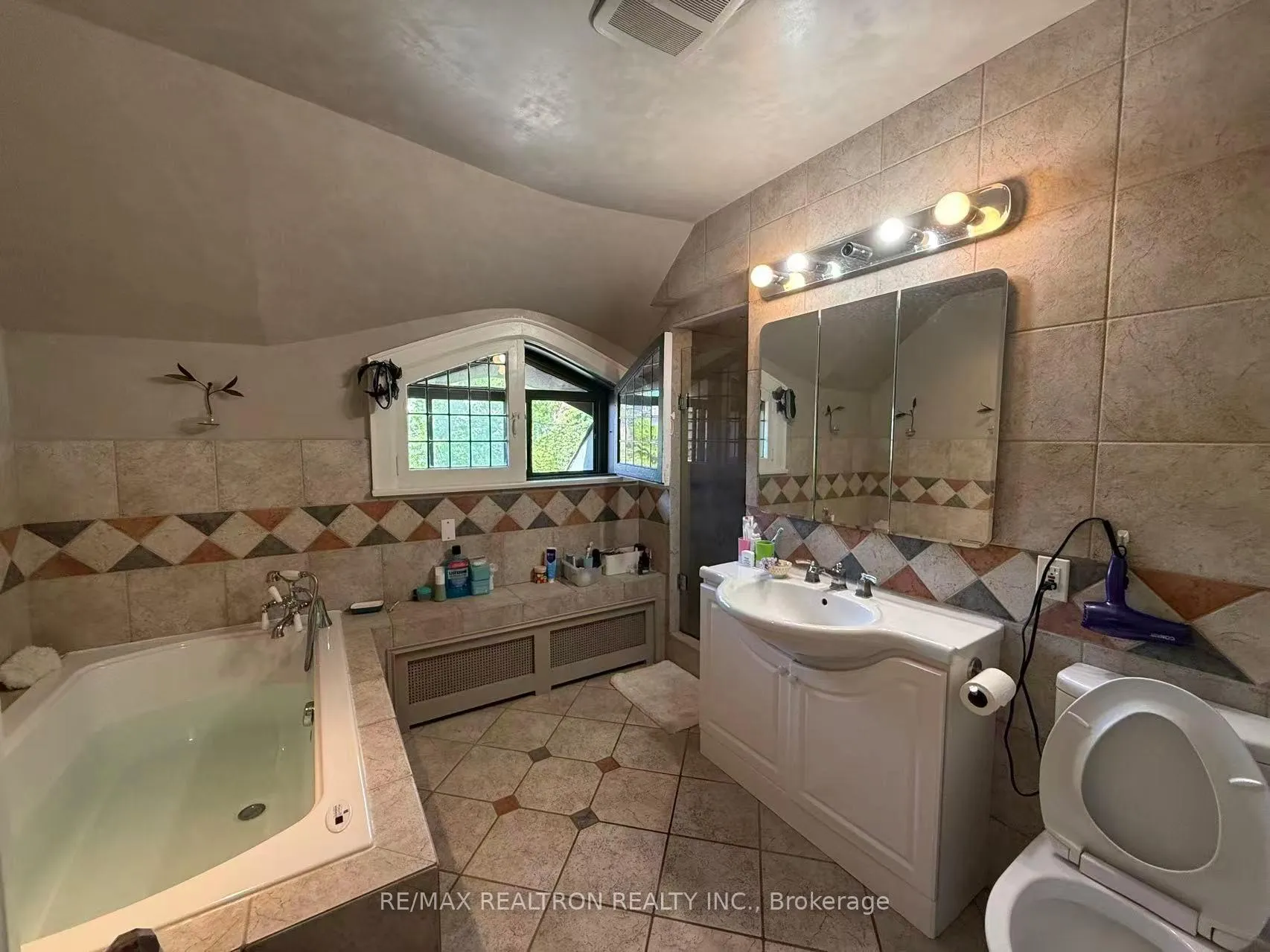Photo 15 of 39 Austin Terrace, Toronto, Casa Loma — HOMEH