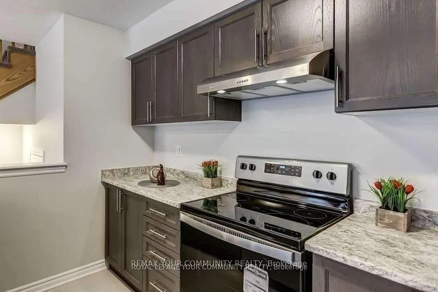 Photo 19 of 49 Porcelain Way, Whitby, Rolling Acres — HOMEH