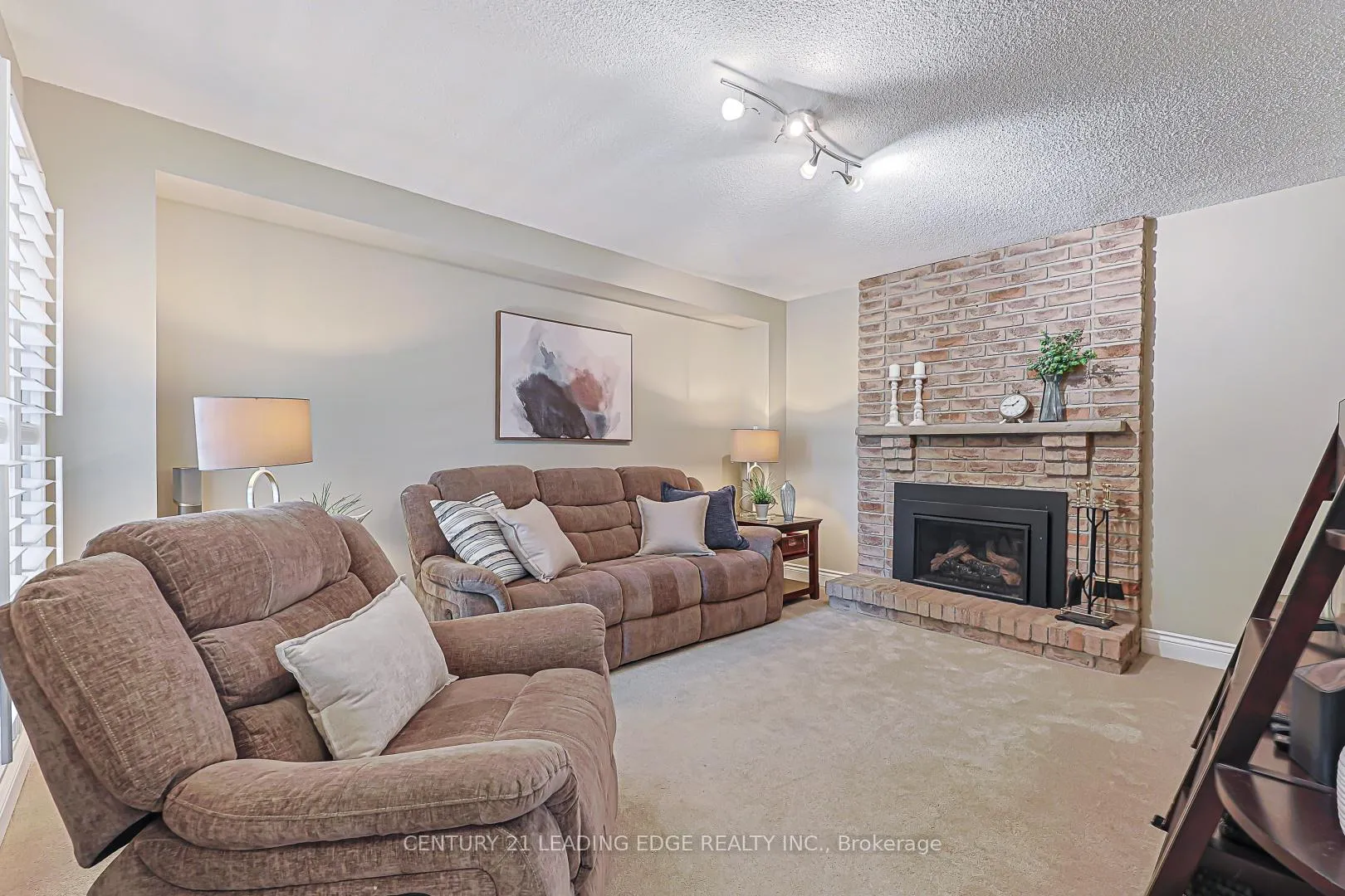 Photo 4 of 43 Bishop Crescent, Markham, Markham Village — HOMEH