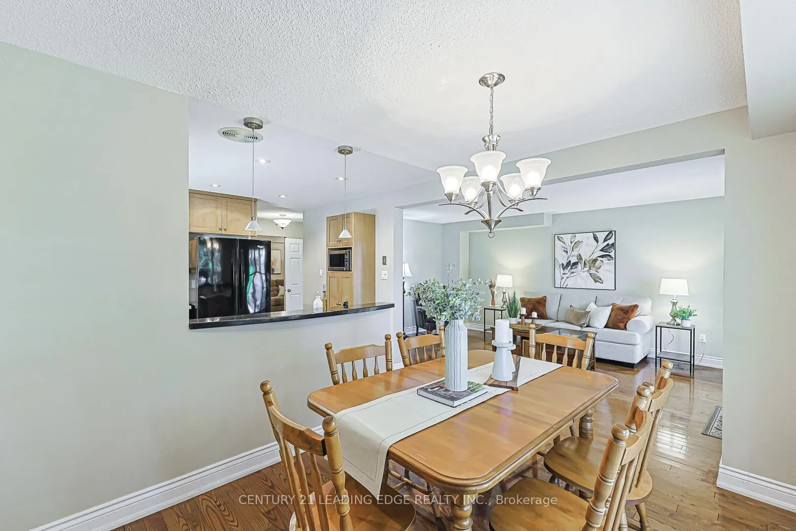 Photo 7 of 43 Bishop Crescent, Markham, Markham Village — HOMEH