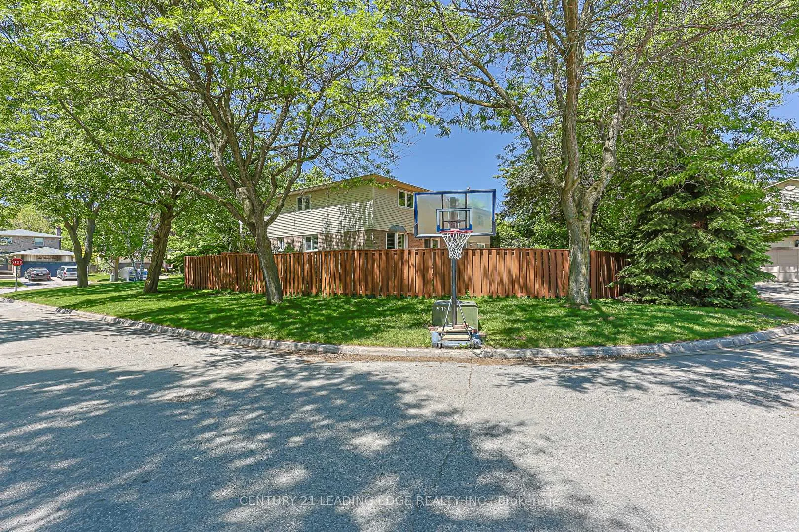 Photo 29 of 43 Bishop Crescent, Markham, Markham Village — HOMEH