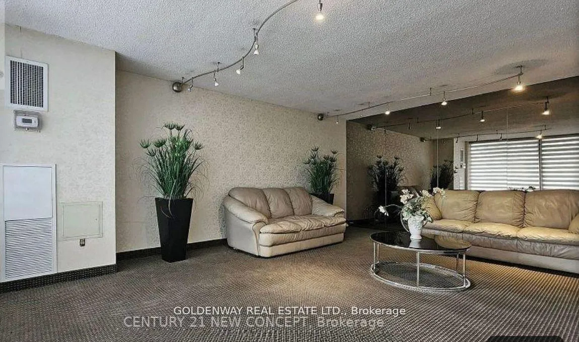 Photo 5 of Unit 202, 7451 Yonge Street, Markham, Thornhill — HOMEH