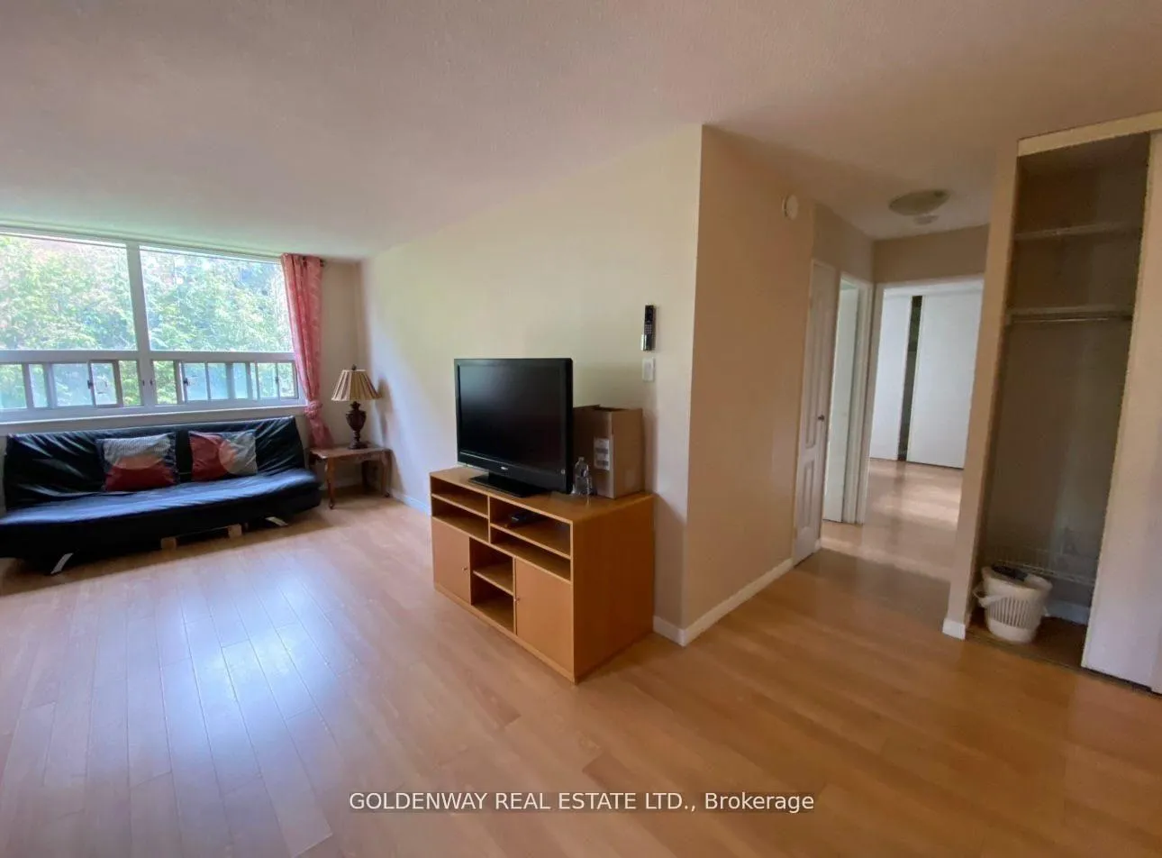 Photo 8 of Unit 202, 7451 Yonge Street, Markham, Thornhill — HOMEH