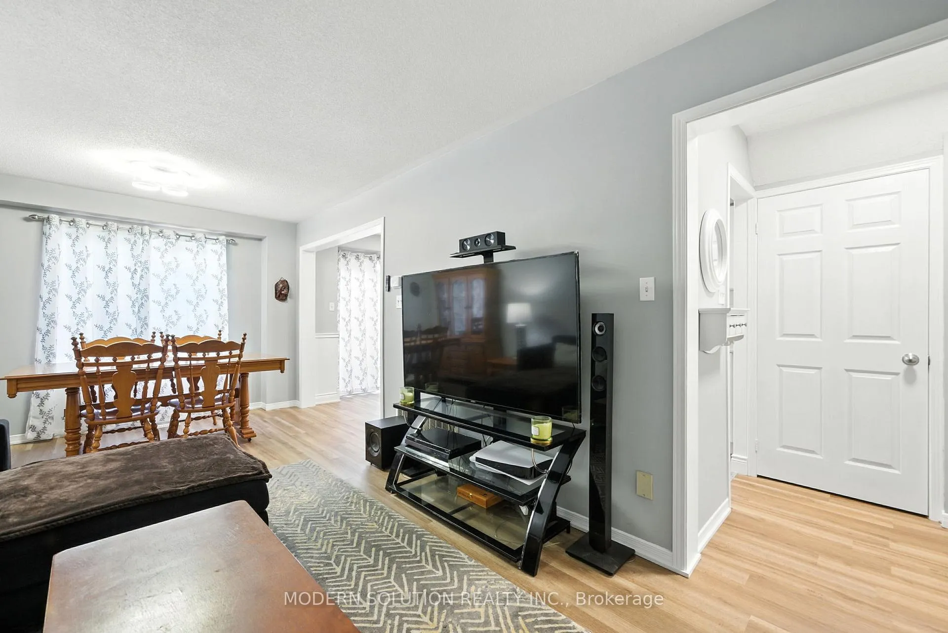 Photo 8 of 99 Creekwood Crescent, Whitby, Rolling Acres — HOMEH