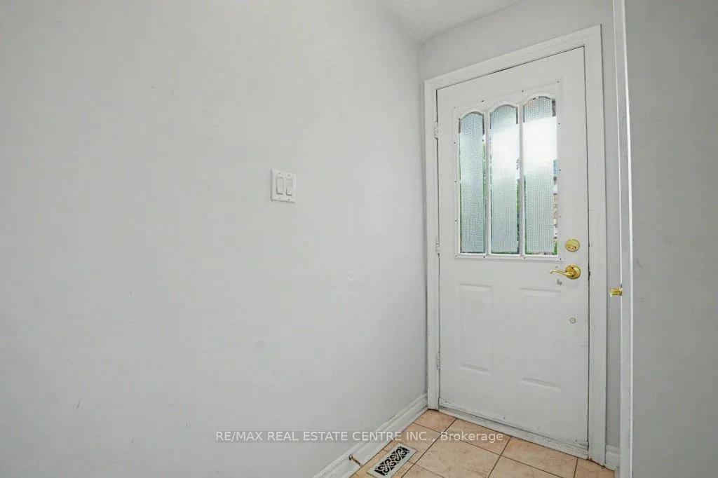 Photo 5 of Unit 10, 76 River Drive, Halton Hills, Georgetown — HOMEH