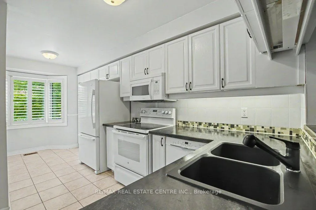 Photo 7 of Unit 10, 76 River Drive, Halton Hills, Georgetown — HOMEH