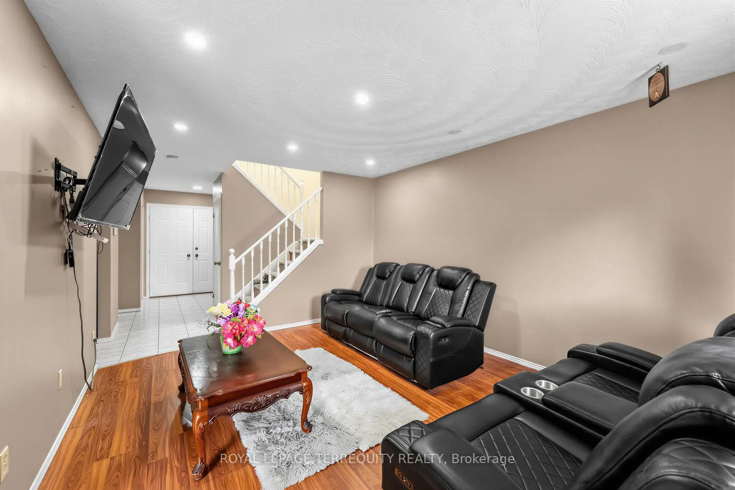 Photo 4 of 746 Limeridge Road E, Hamilton, Lawfield — HOMEH