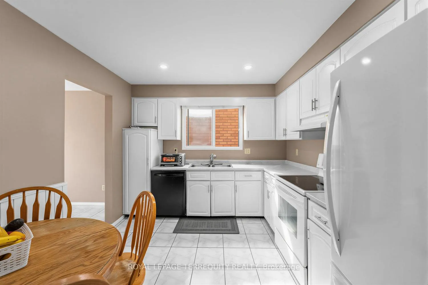 Photo 7 of 746 Limeridge Road E, Hamilton, Lawfield — HOMEH