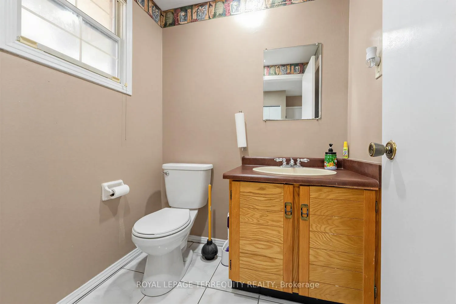 Photo 10 of 746 Limeridge Road E, Hamilton, Lawfield — HOMEH