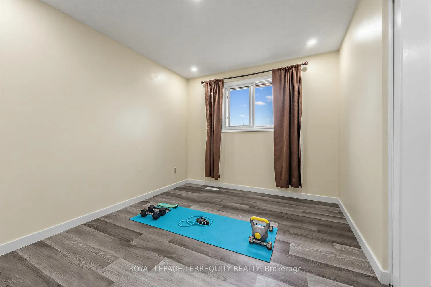 Photo 12 of 746 Limeridge Road E, Hamilton, Lawfield — HOMEH