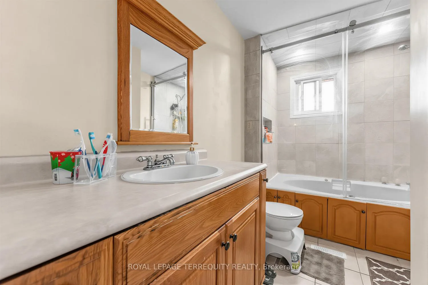 Photo 13 of 746 Limeridge Road E, Hamilton, Lawfield — HOMEH