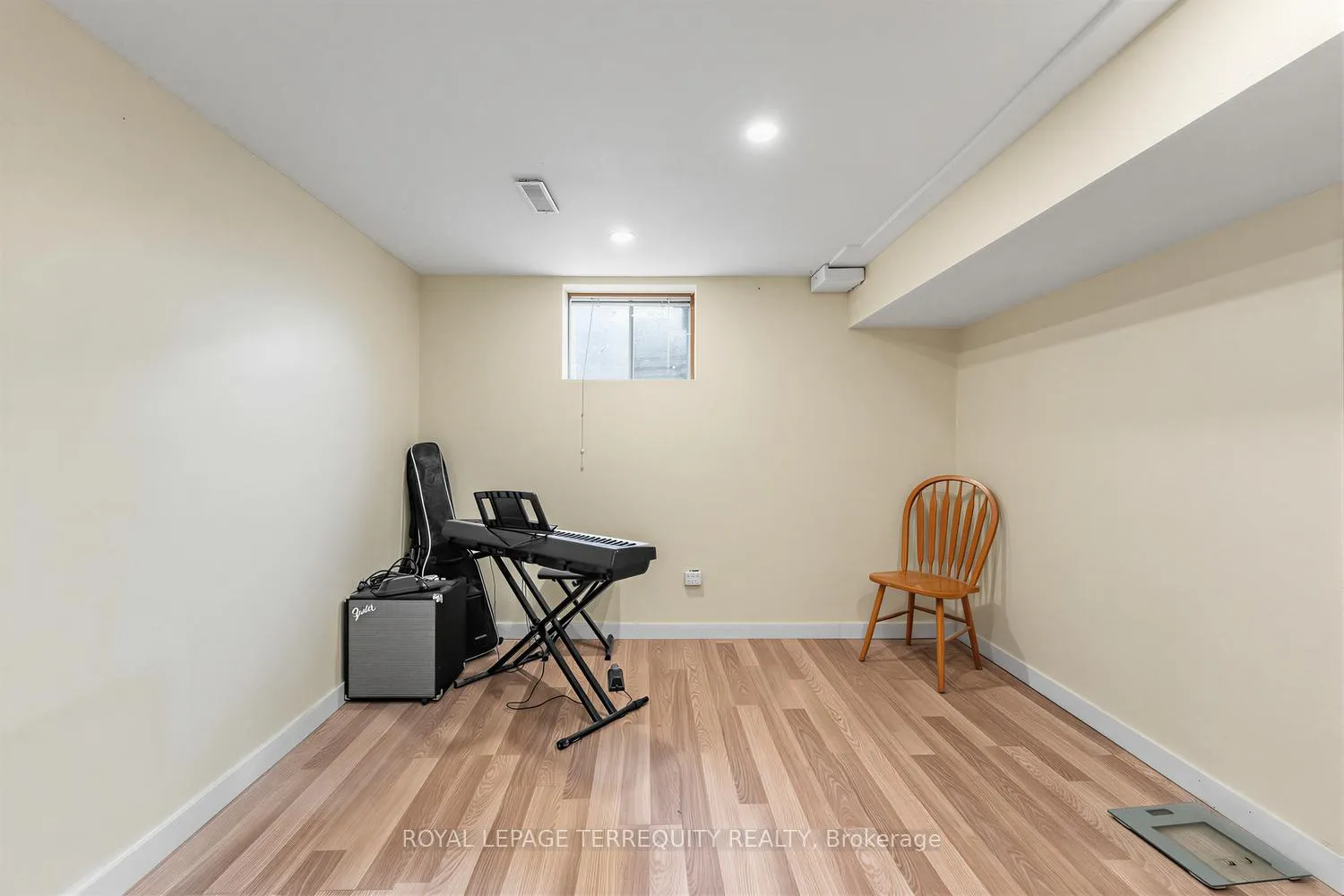 Photo 16 of 746 Limeridge Road E, Hamilton, Lawfield — HOMEH