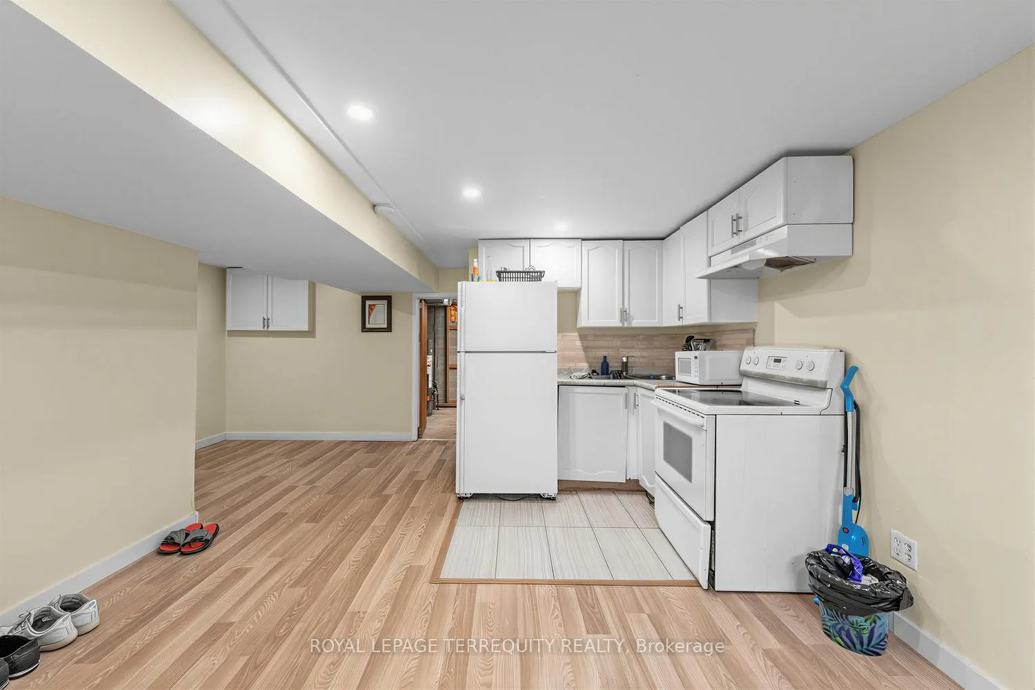 Photo 19 of 746 Limeridge Road E, Hamilton, Lawfield — HOMEH
