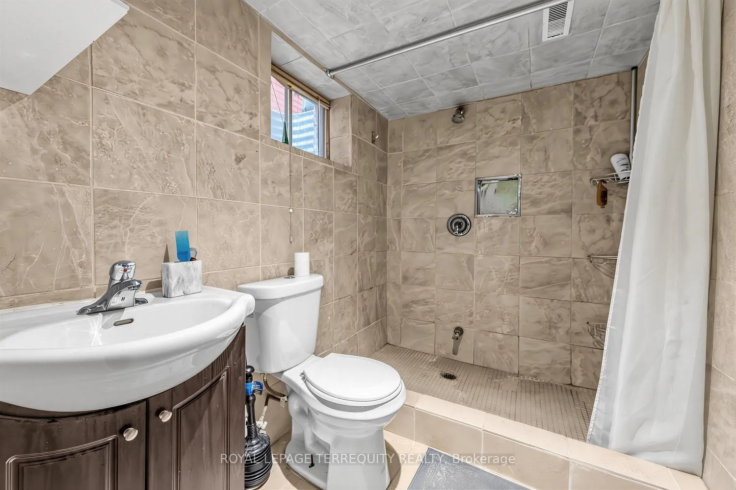 Photo 20 of 746 Limeridge Road E, Hamilton, Lawfield — HOMEH