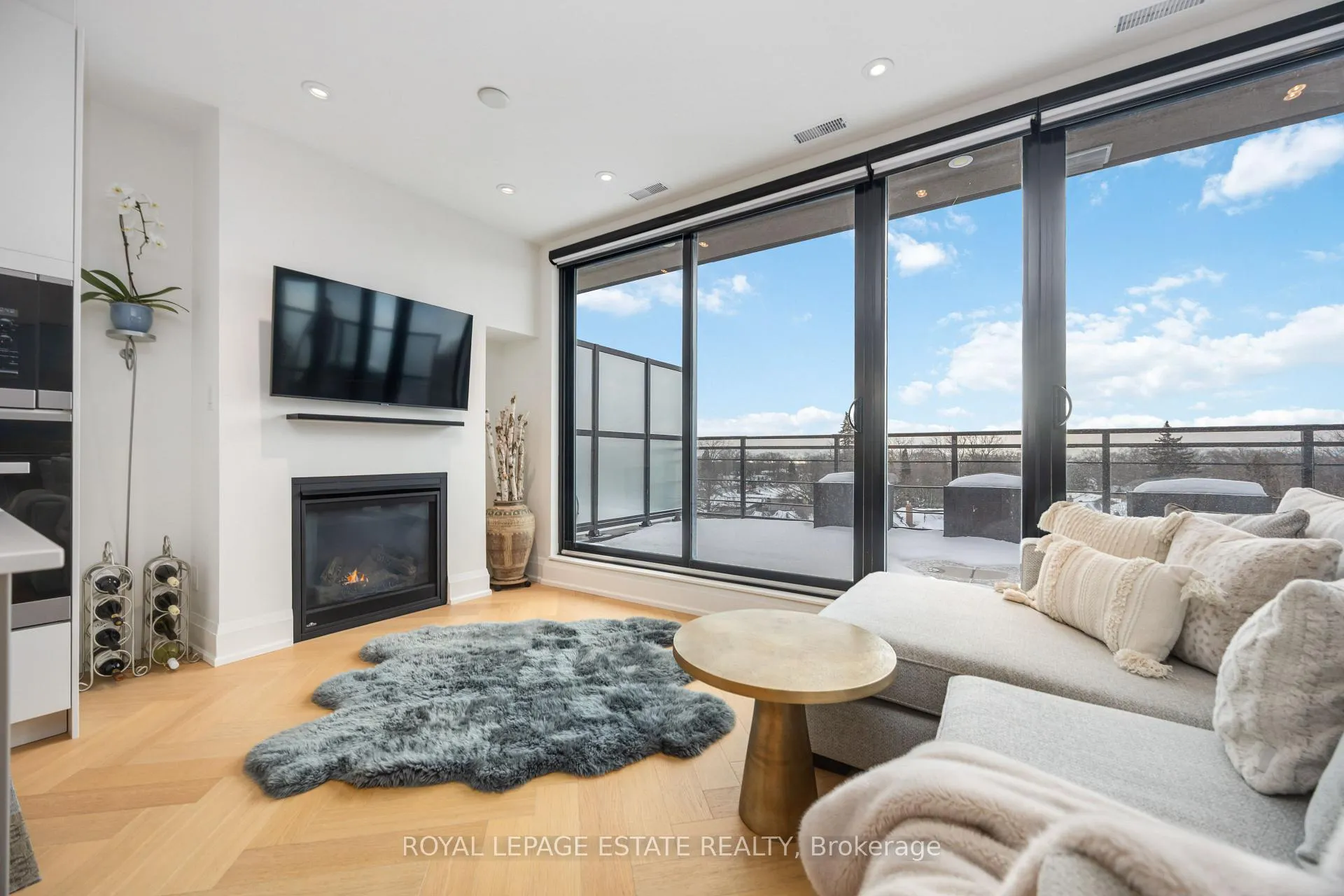 Photo 5 of Unit 515, 365 Beech Avenue, Toronto, The Beaches — HOMEH