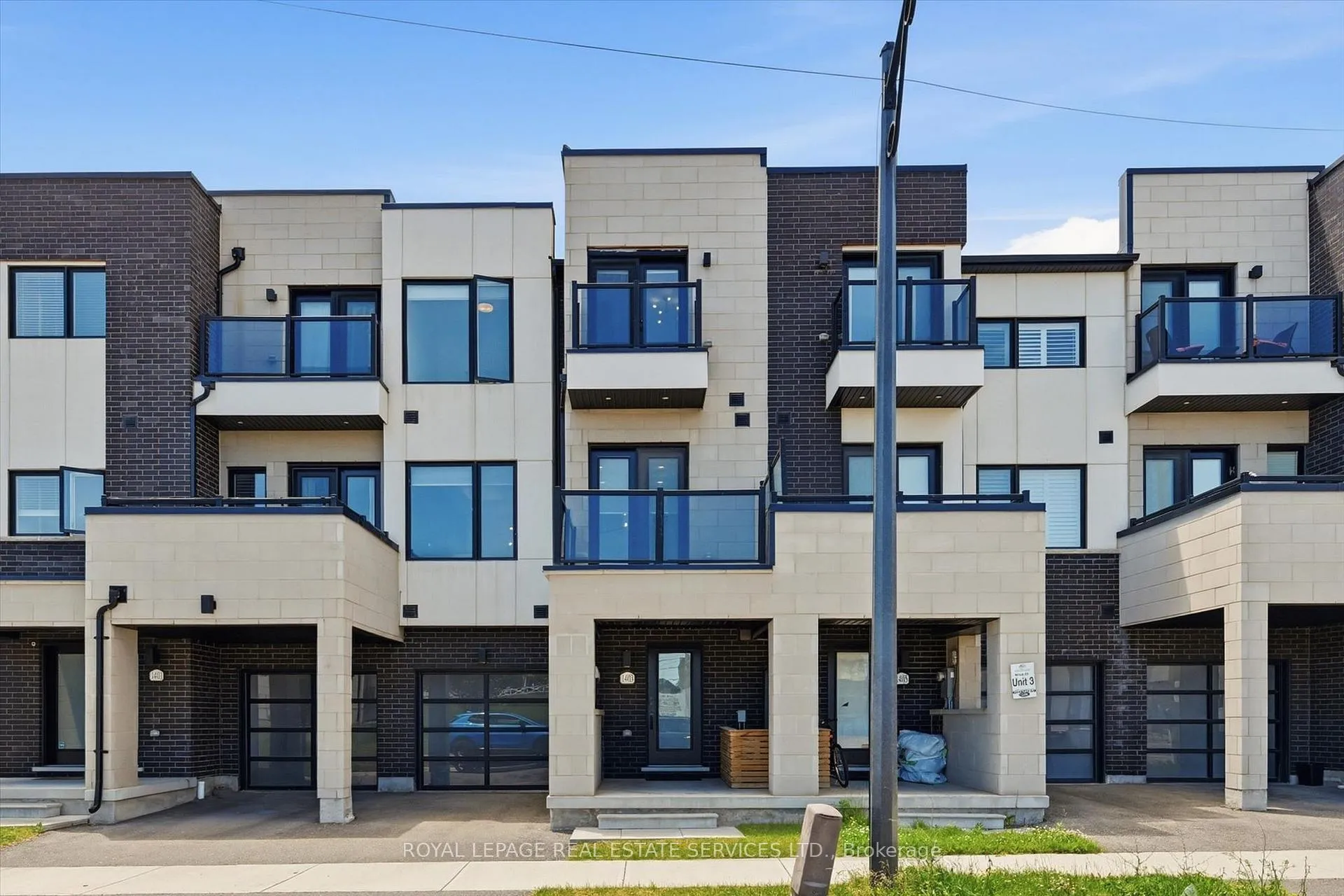Front of 1403 Clarriage Court