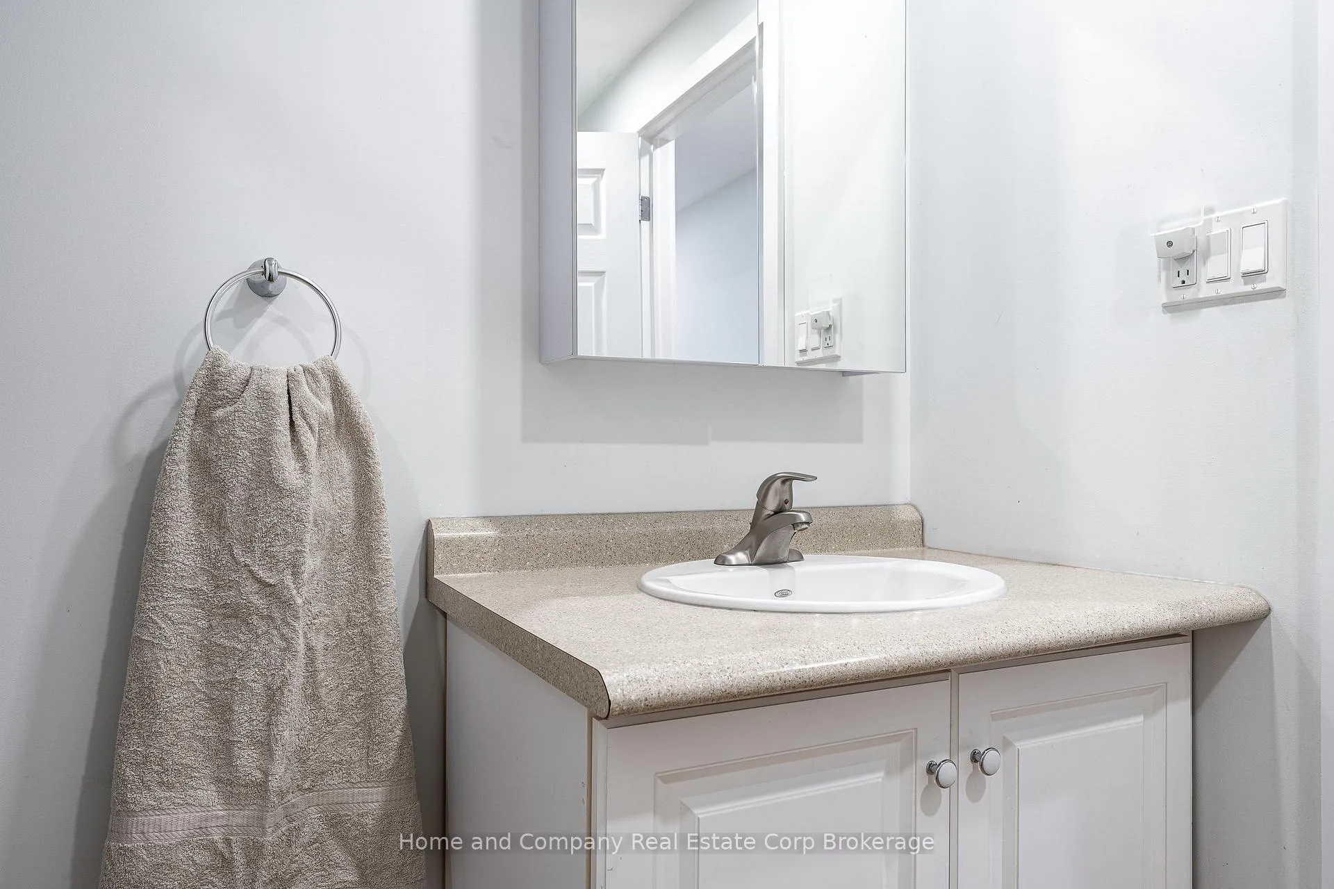 Photo 15 of 154 Maple Street, Perth East, Crystal Lake — HOMEH