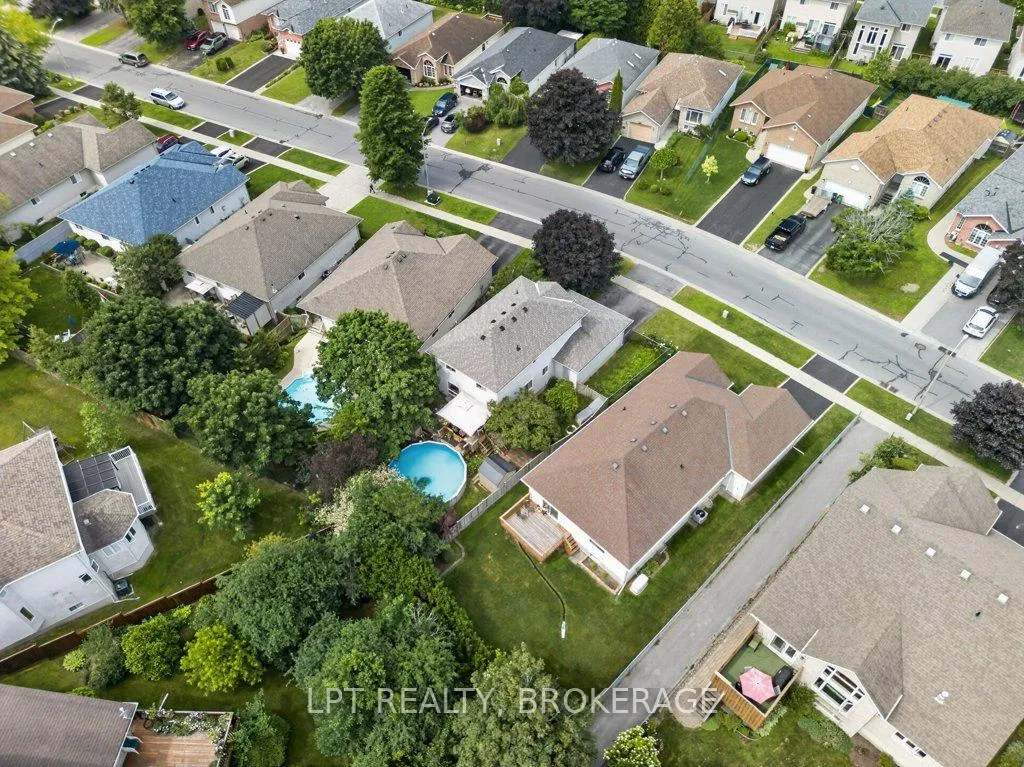 Photo 3 of 645 Roosevelt Drive, Kingston, City SouthWest — HOMEH